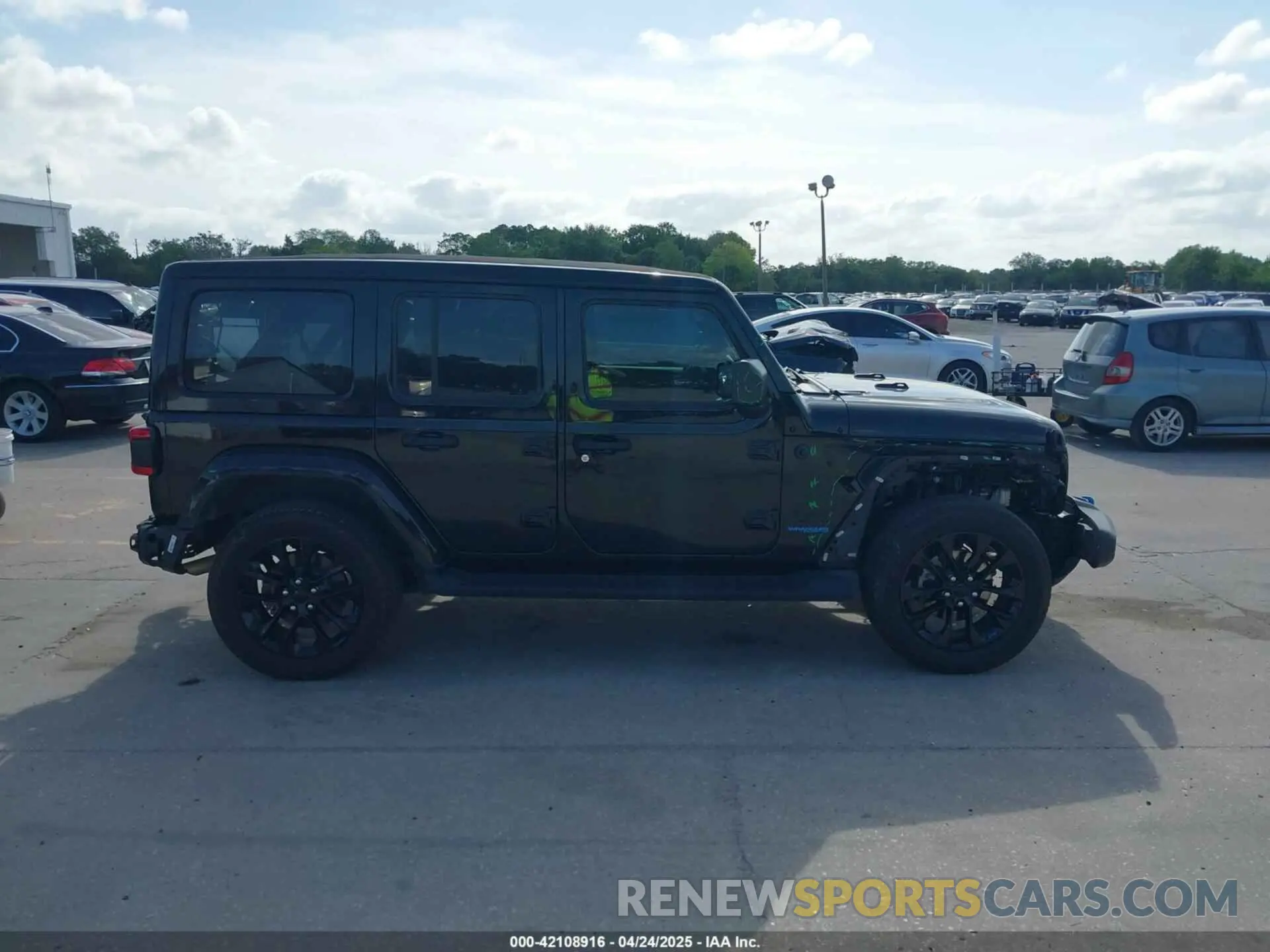14 Photograph of a damaged car 1C4JJXP60NW153776 JEEP WRANGLER 4XE 2022
