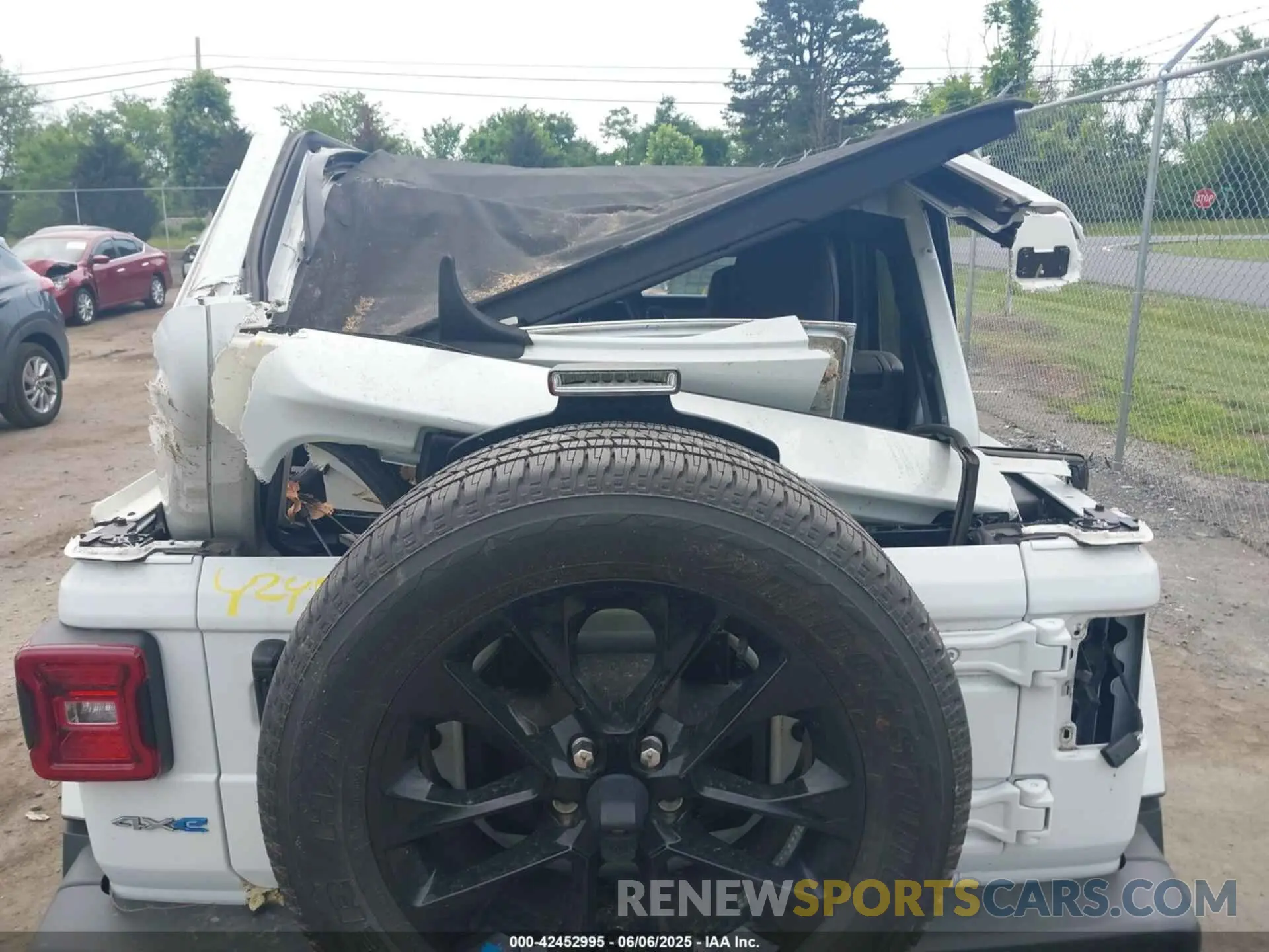 16 Photograph of a damaged car 1C4JJXP60NW171498 JEEP WRANGLER 4XE 2022