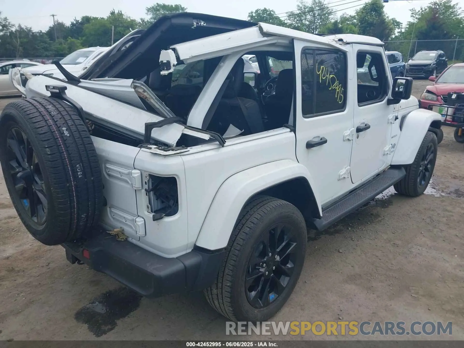 4 Photograph of a damaged car 1C4JJXP60NW171498 JEEP WRANGLER 4XE 2022