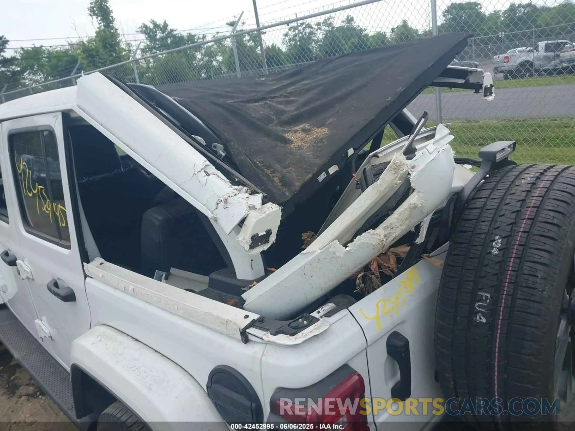 6 Photograph of a damaged car 1C4JJXP60NW171498 JEEP WRANGLER 4XE 2022