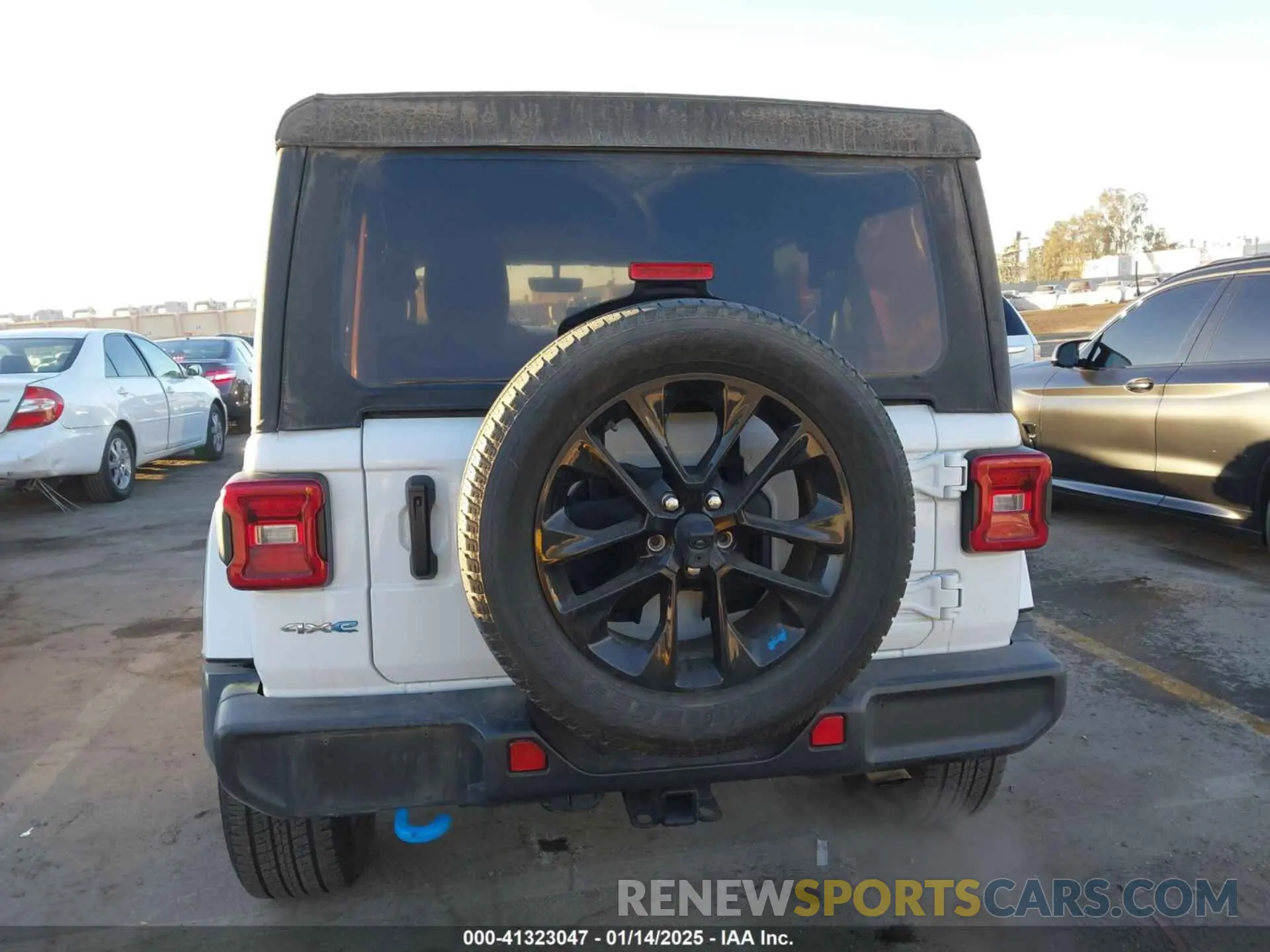 17 Photograph of a damaged car 1C4JJXP64NW123986 JEEP WRANGLER 4XE 2022