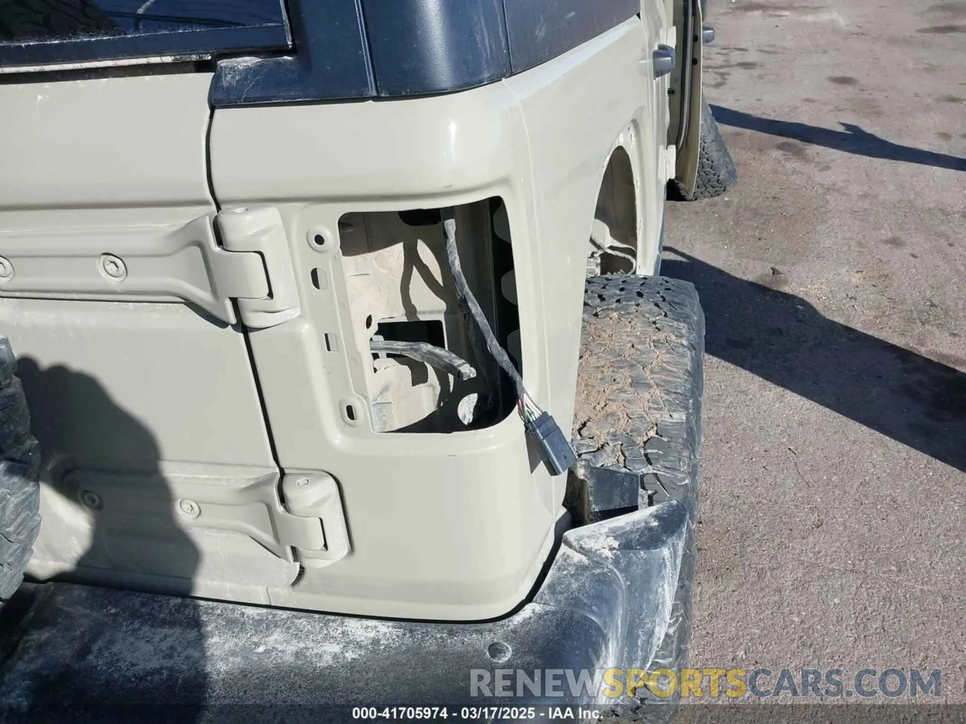18 Photograph of a damaged car 1C4JJXR64NW238262 JEEP WRANGLER 4XE 2022