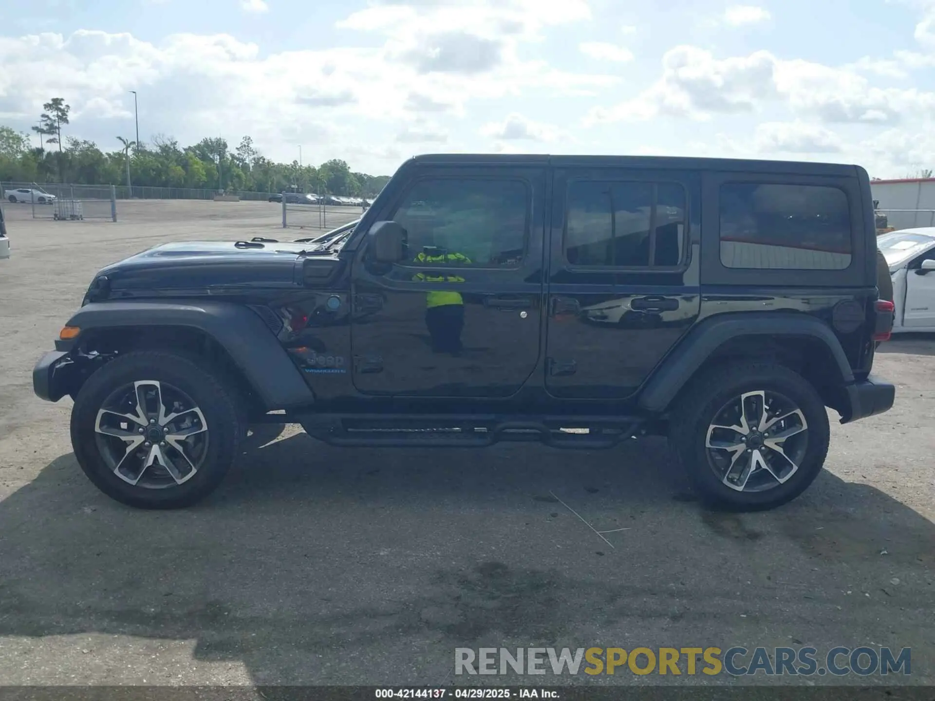 14 Photograph of a damaged car 1C4RJXN65RW317129 JEEP WRANGLER 4XE 2024