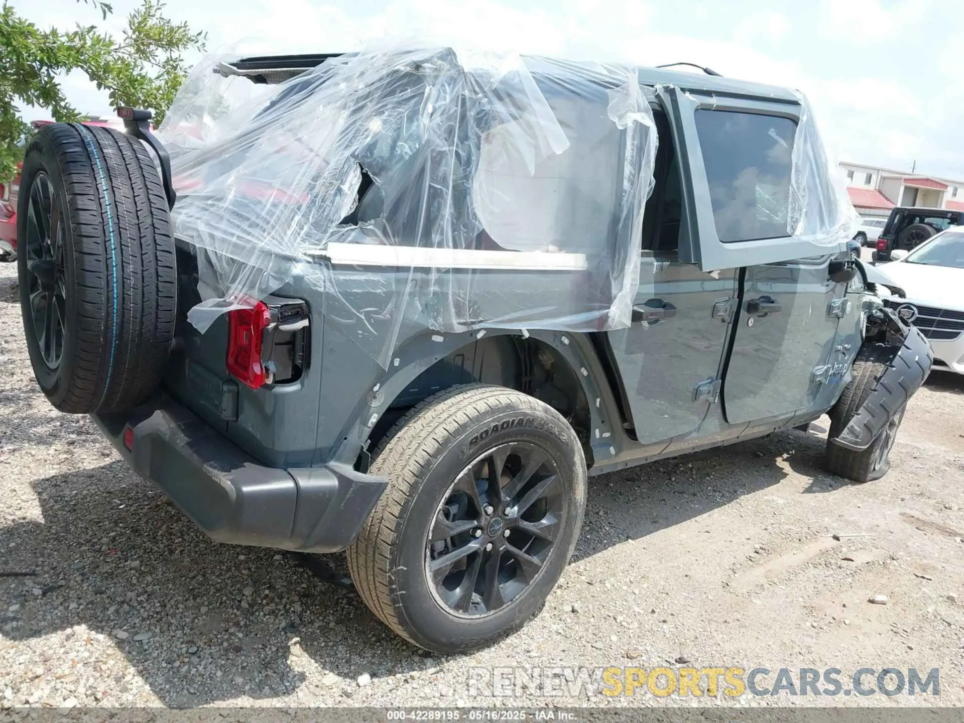 4 Photograph of a damaged car 1C4RJXP64RW231954 JEEP WRANGLER 4XE 2024