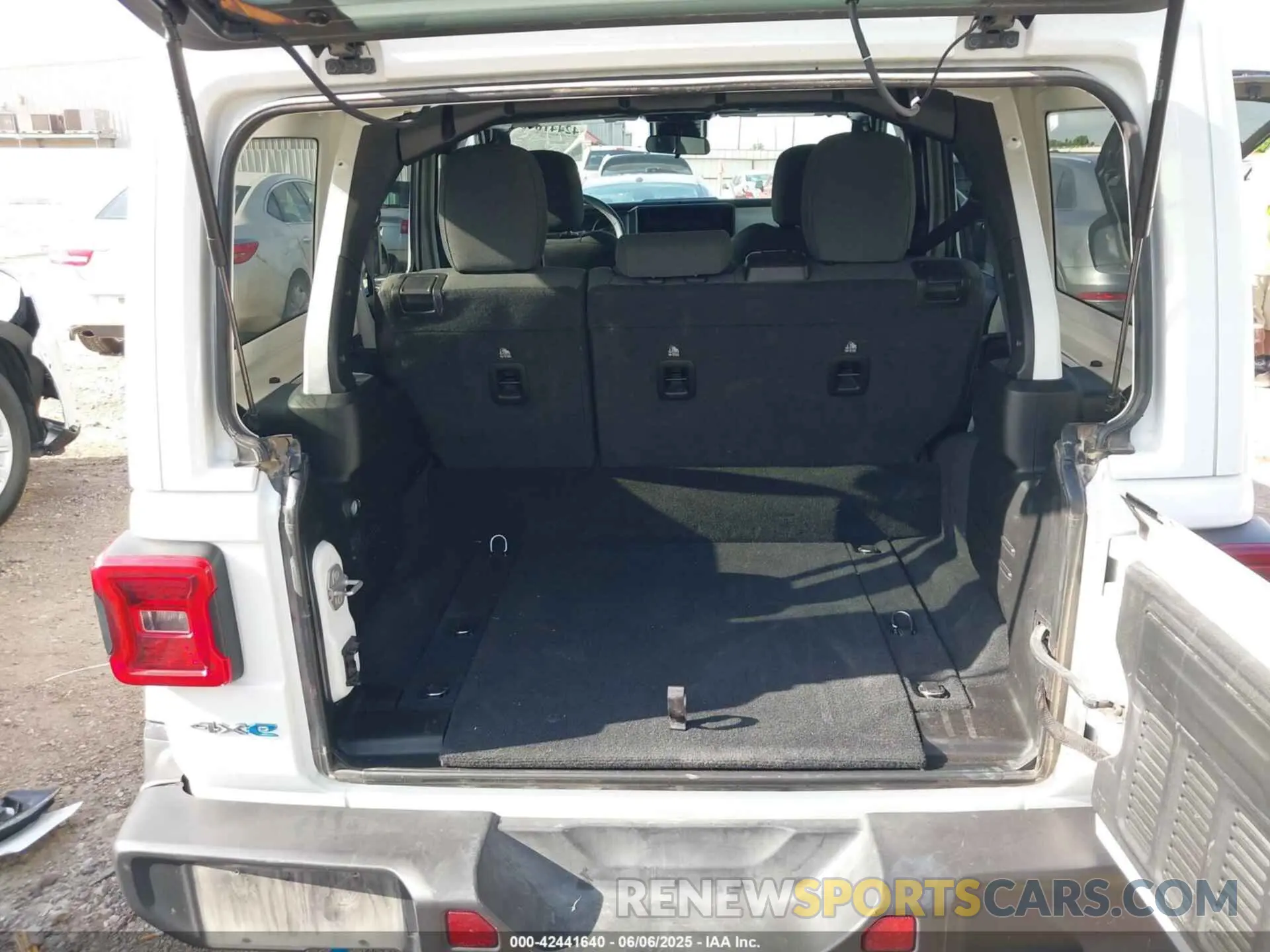 18 Photograph of a damaged car 1C4RJXP6XRW249035 JEEP WRANGLER 4XE 2024