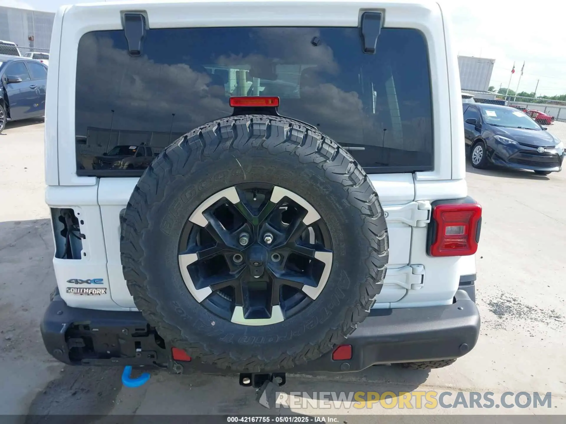 17 Photograph of a damaged car 1C4RJXR62RW211456 JEEP WRANGLER 4XE 2024