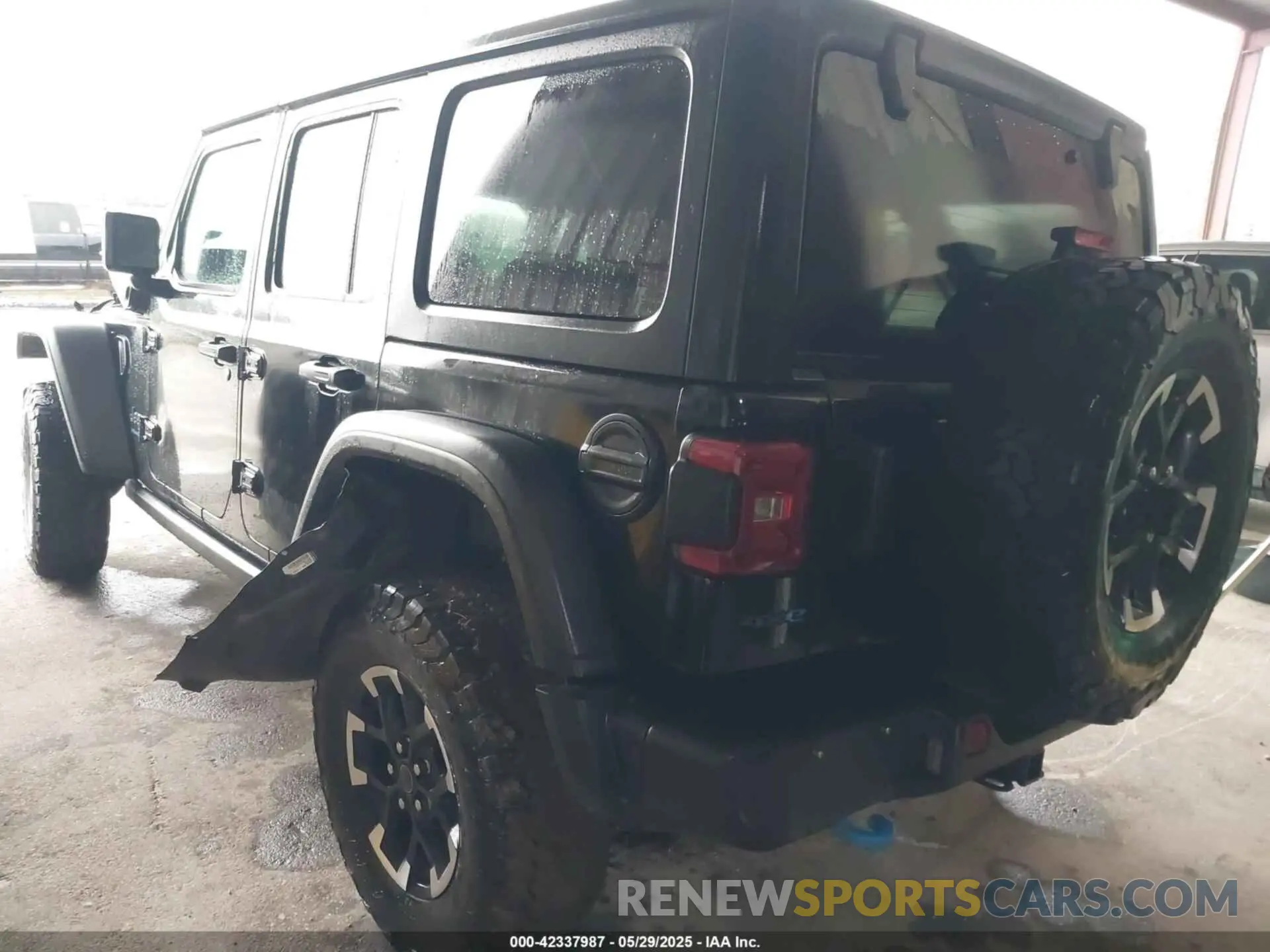 3 Photograph of a damaged car 1C4RJXR6XRW261960 JEEP WRANGLER 4XE 2024