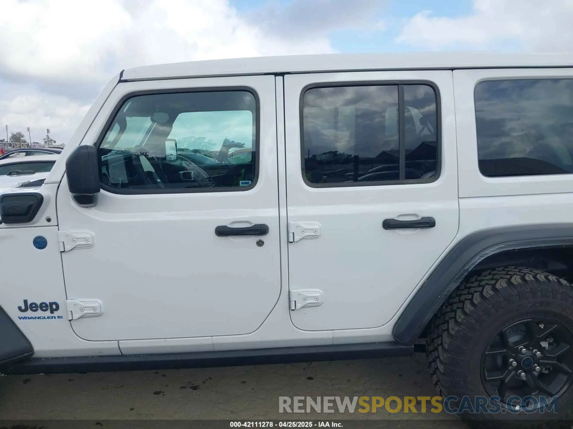 14 Photograph of a damaged car 1C4RJXN66SW519807 JEEP WRANGLER 4XE 2025