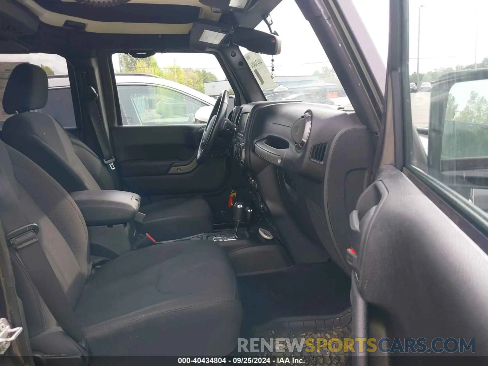 5 Photograph of a damaged car 1C4BJWDG7JL850949 JEEP WRANGLER JK UNLIMITED 2018