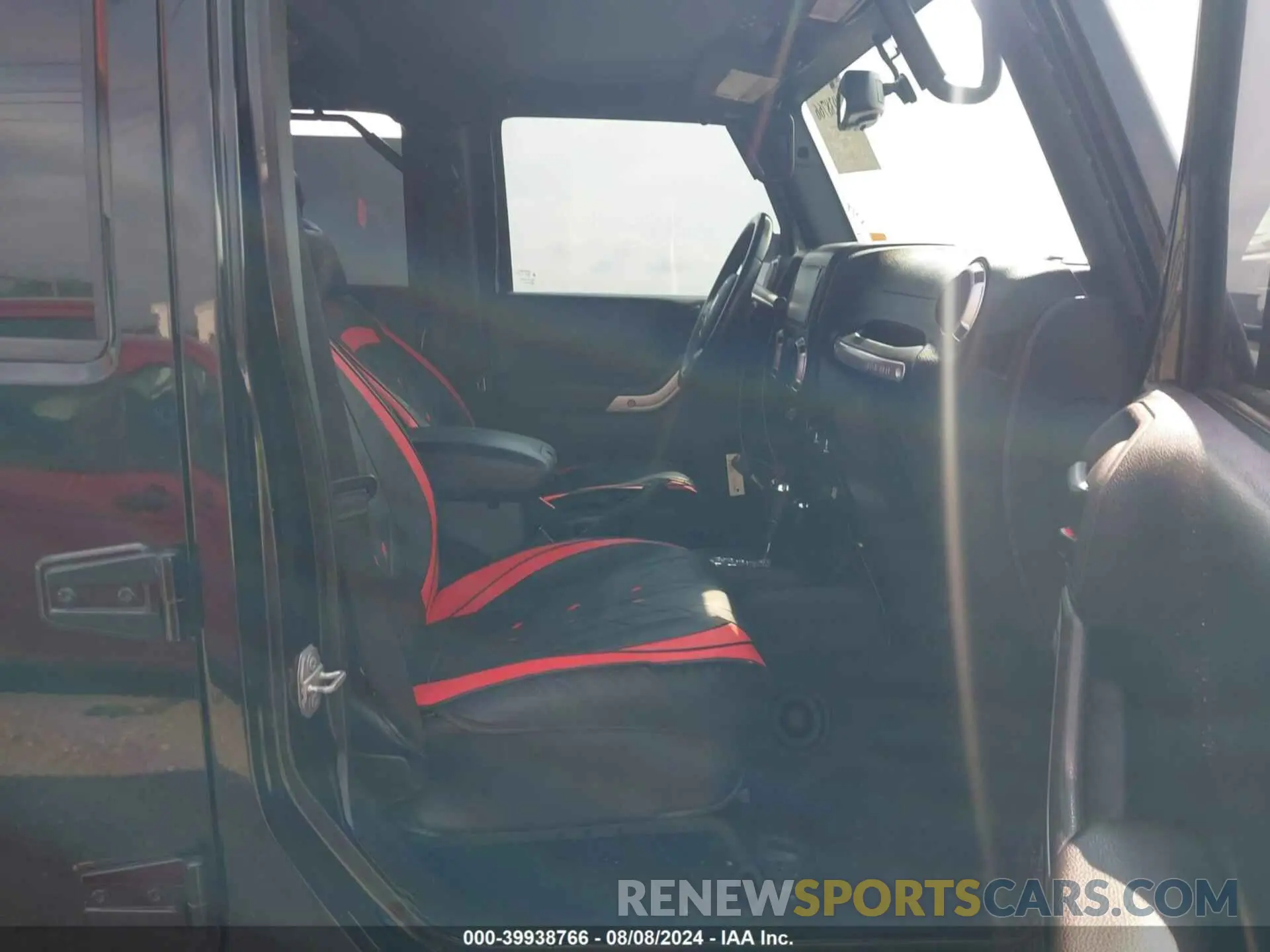 5 Photograph of a damaged car 1C4HJWFG5FL527837 JEEP WRANGLER UNLIMITED 2015
