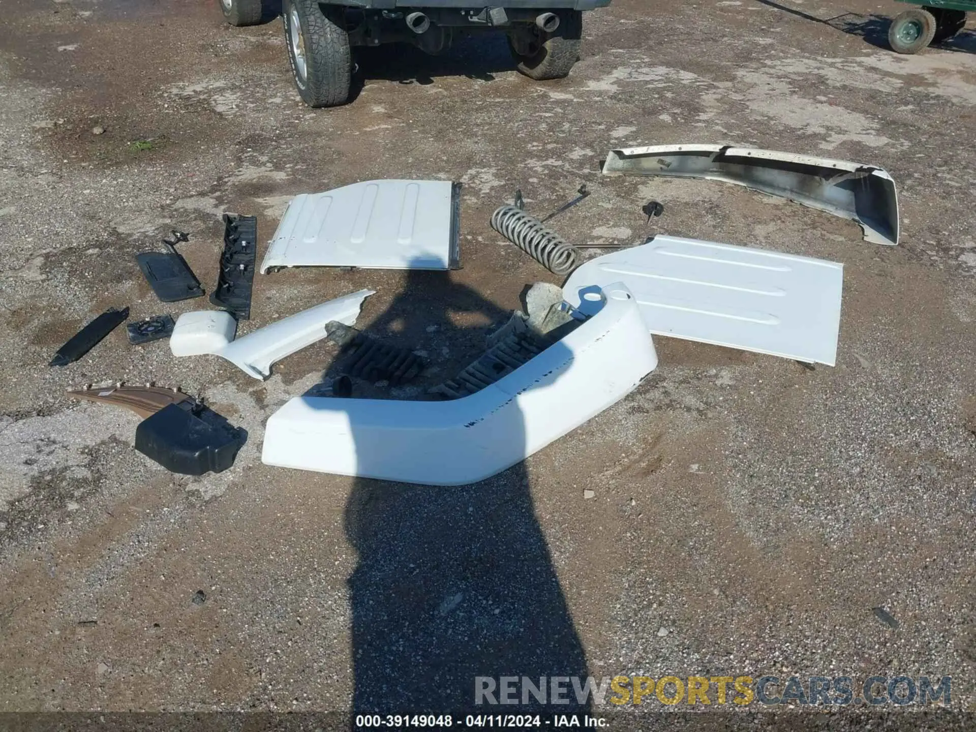 18 Photograph of a damaged car 1C4BJWFG5HL584466 JEEP WRANGLER UNLIMITED 2017