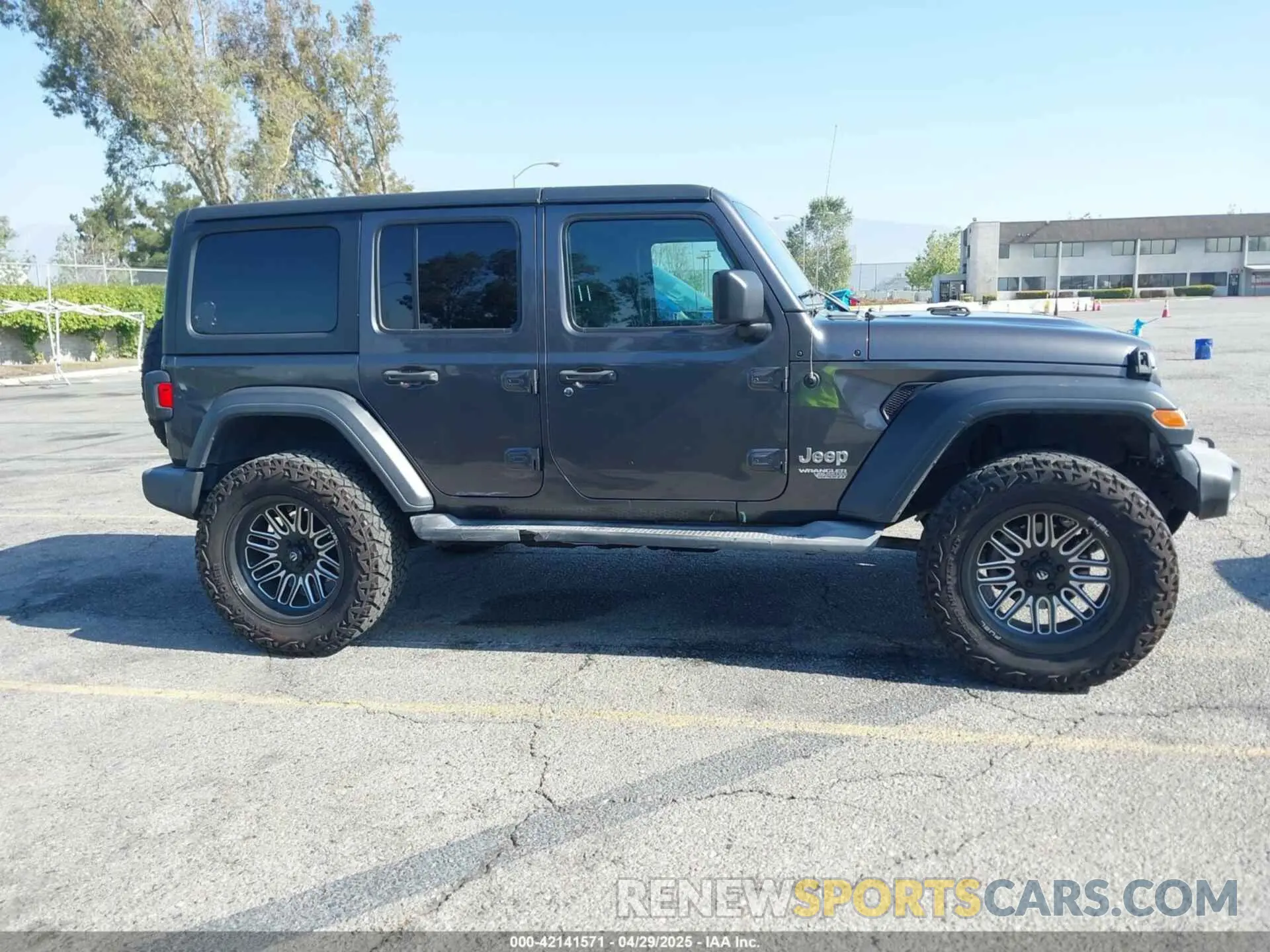 13 Photograph of a damaged car 1C4HJXDG1KW528470 JEEP WRANGLER UNLIMITED 2019