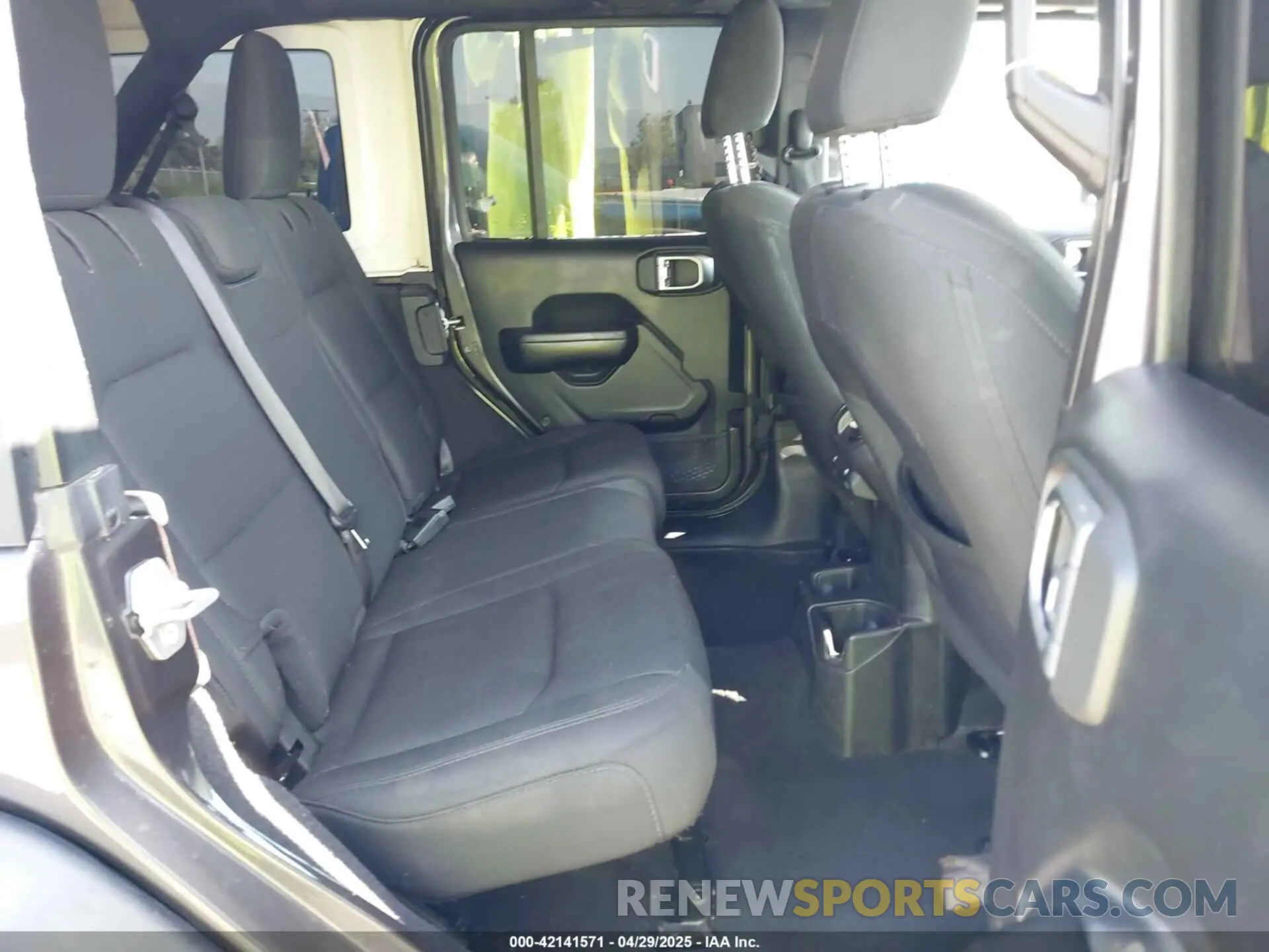 8 Photograph of a damaged car 1C4HJXDG1KW528470 JEEP WRANGLER UNLIMITED 2019