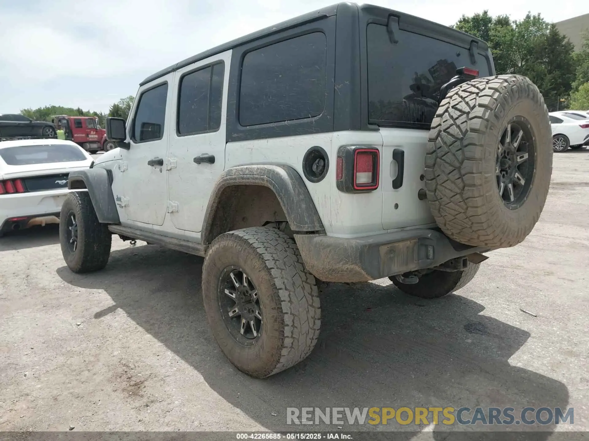 3 Photograph of a damaged car 1C4HJXDG3KW507121 JEEP WRANGLER UNLIMITED 2019