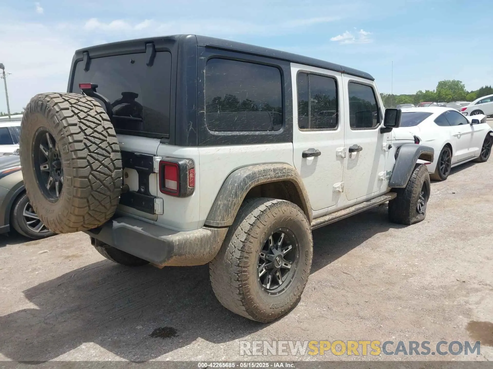 4 Photograph of a damaged car 1C4HJXDG3KW507121 JEEP WRANGLER UNLIMITED 2019