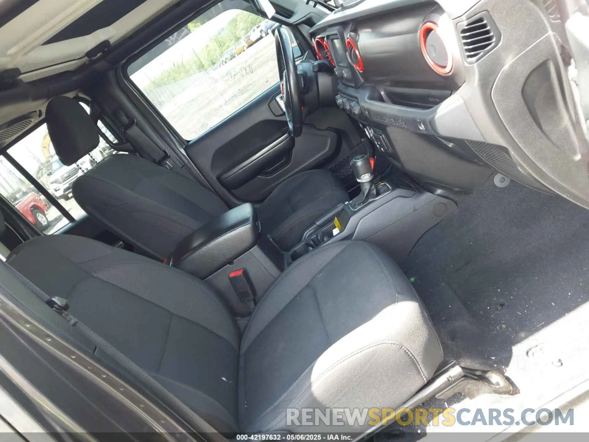 5 Photograph of a damaged car 1C4HJXDG3KW569389 JEEP WRANGLER UNLIMITED 2019
