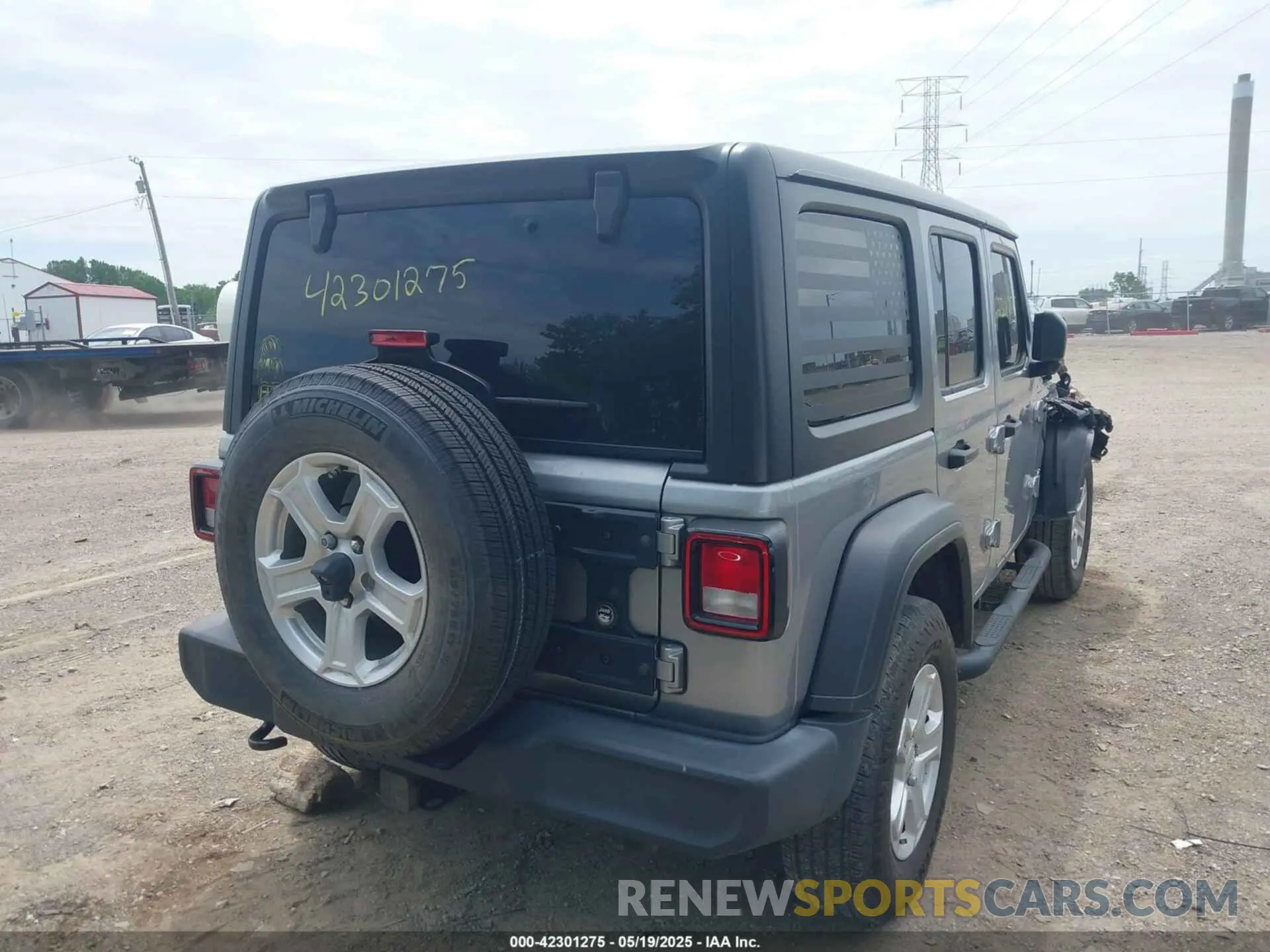 4 Photograph of a damaged car 1C4HJXDG4KW509864 JEEP WRANGLER UNLIMITED 2019