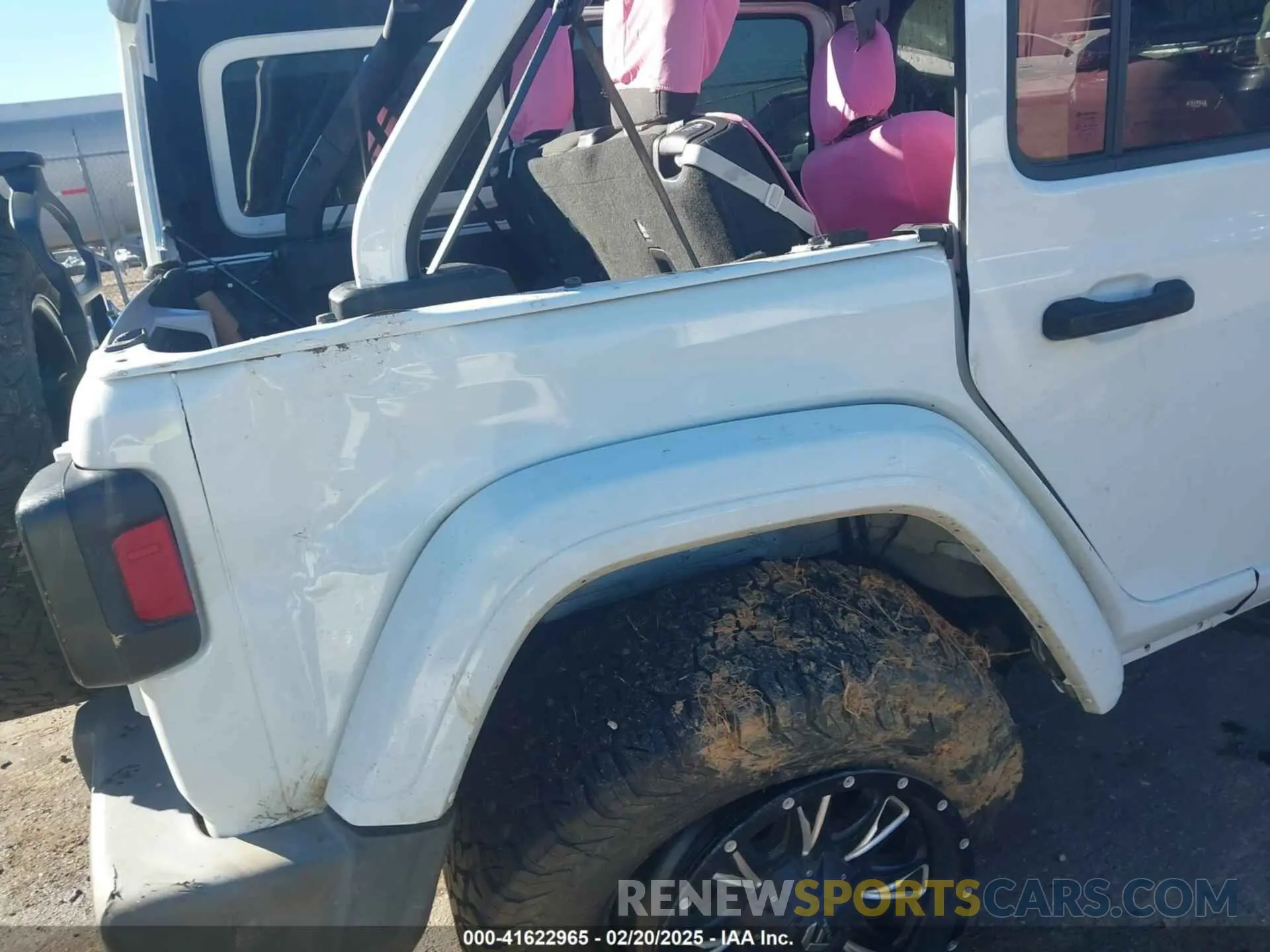 12 Photograph of a damaged car 1C4HJXDG4KW527085 JEEP WRANGLER UNLIMITED 2019