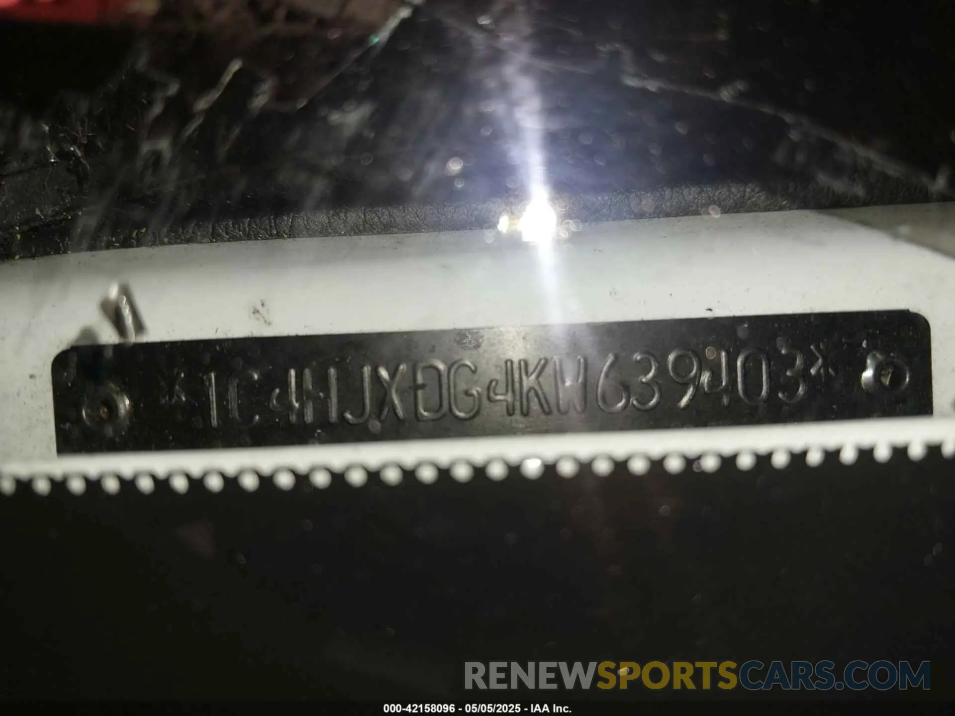 18 Photograph of a damaged car 1C4HJXDG4KW639403 JEEP WRANGLER UNLIMITED 2019