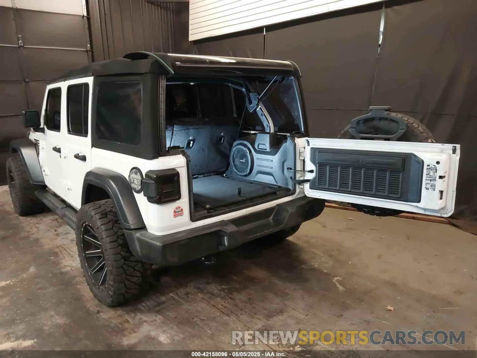 3 Photograph of a damaged car 1C4HJXDG4KW639403 JEEP WRANGLER UNLIMITED 2019