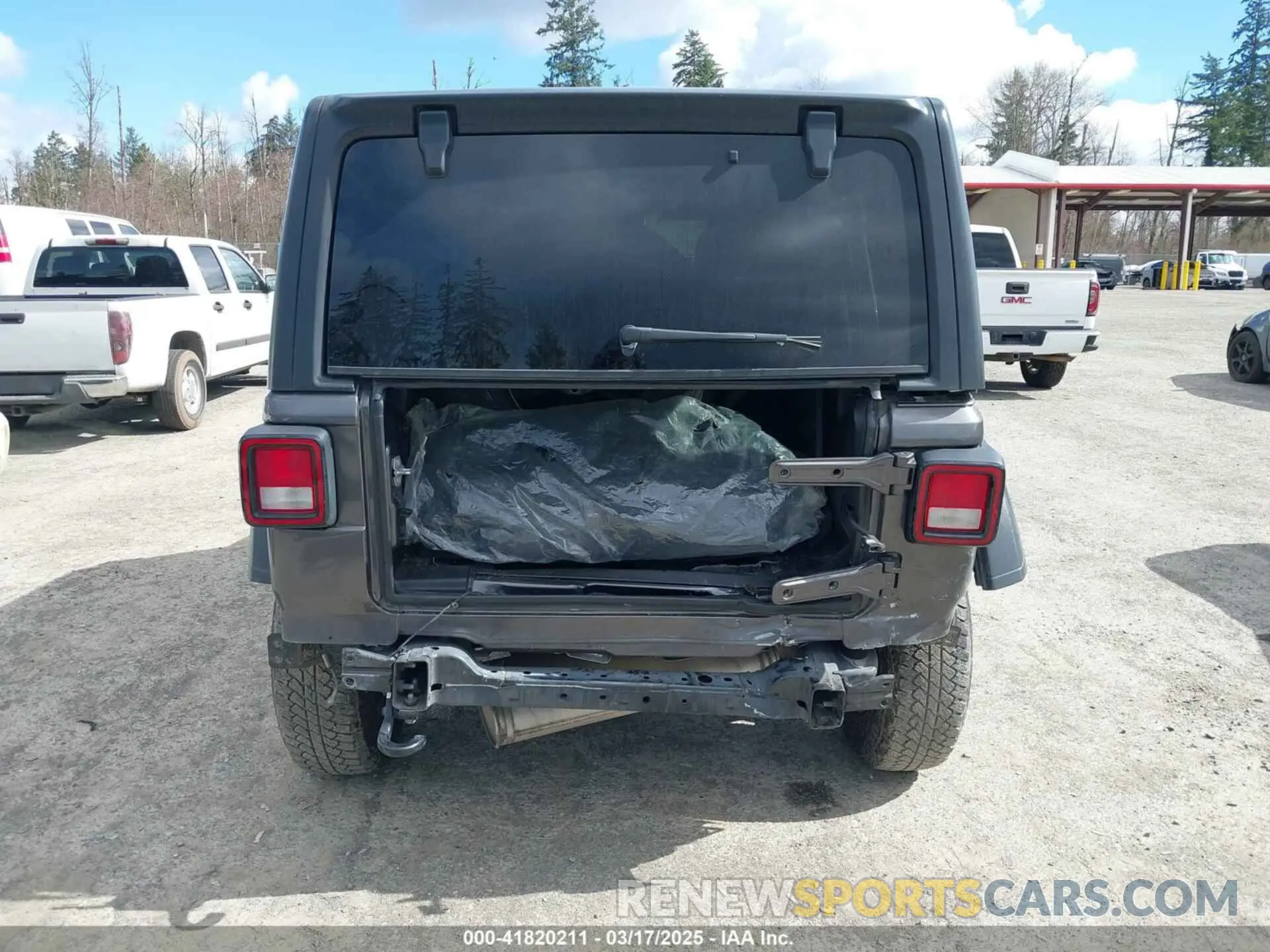 17 Photograph of a damaged car 1C4HJXDG6KW538685 JEEP WRANGLER UNLIMITED 2019