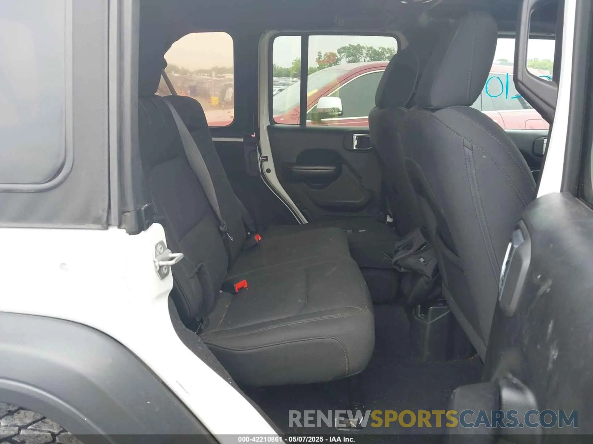 8 Photograph of a damaged car 1C4HJXDG7KW553468 JEEP WRANGLER UNLIMITED 2019
