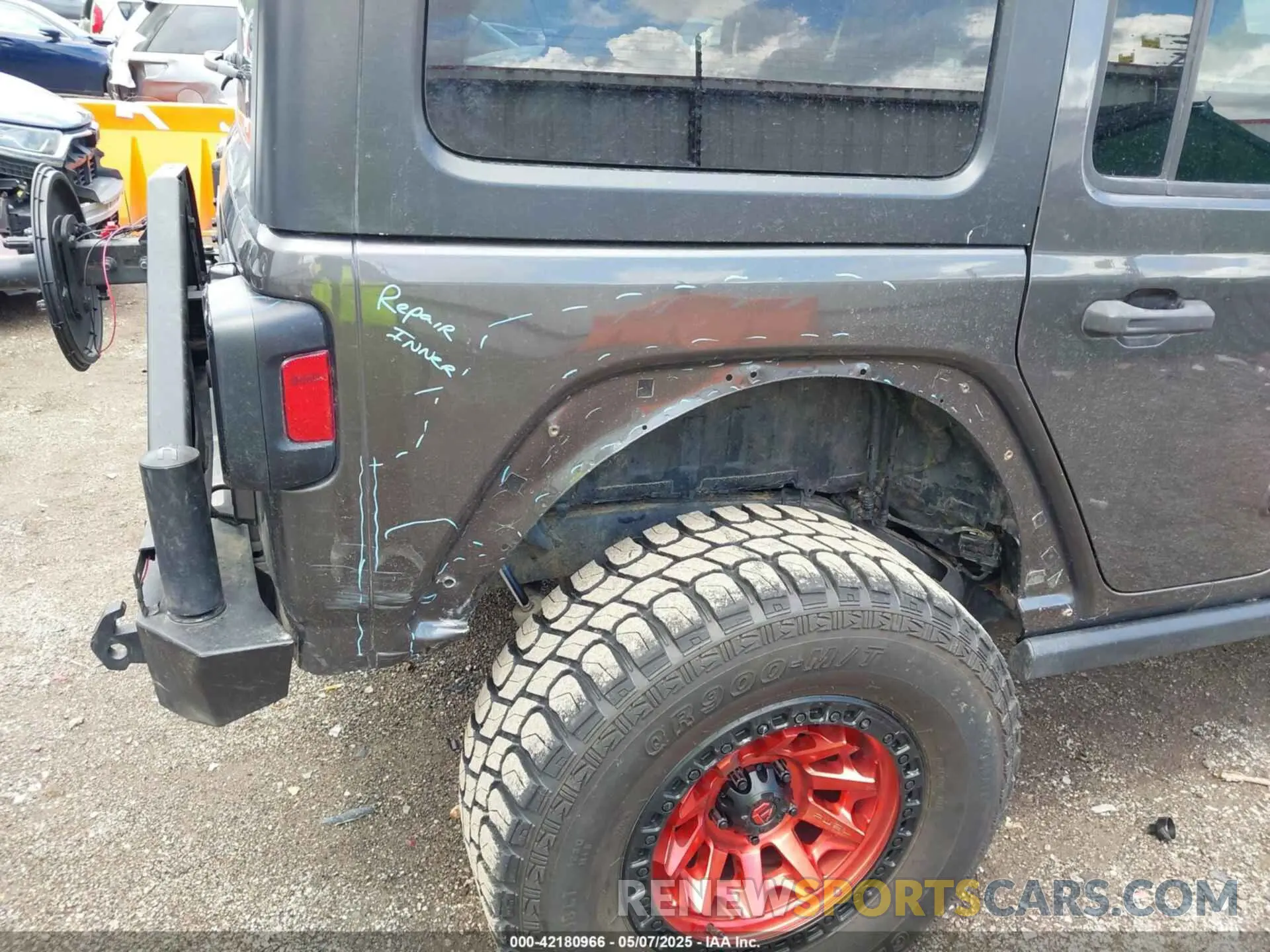 12 Photograph of a damaged car 1C4HJXDG9KW598816 JEEP WRANGLER UNLIMITED 2019