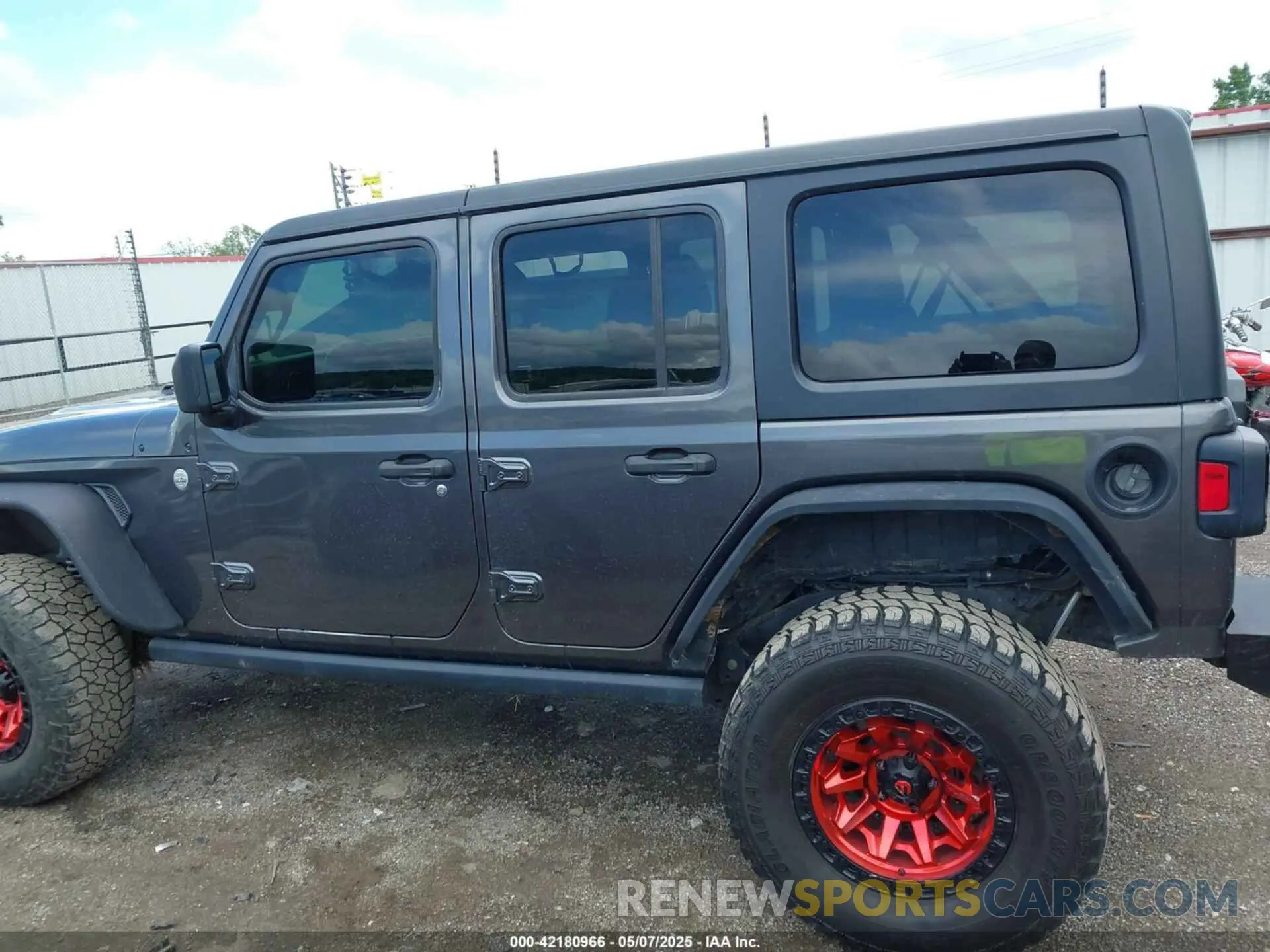 15 Photograph of a damaged car 1C4HJXDG9KW598816 JEEP WRANGLER UNLIMITED 2019