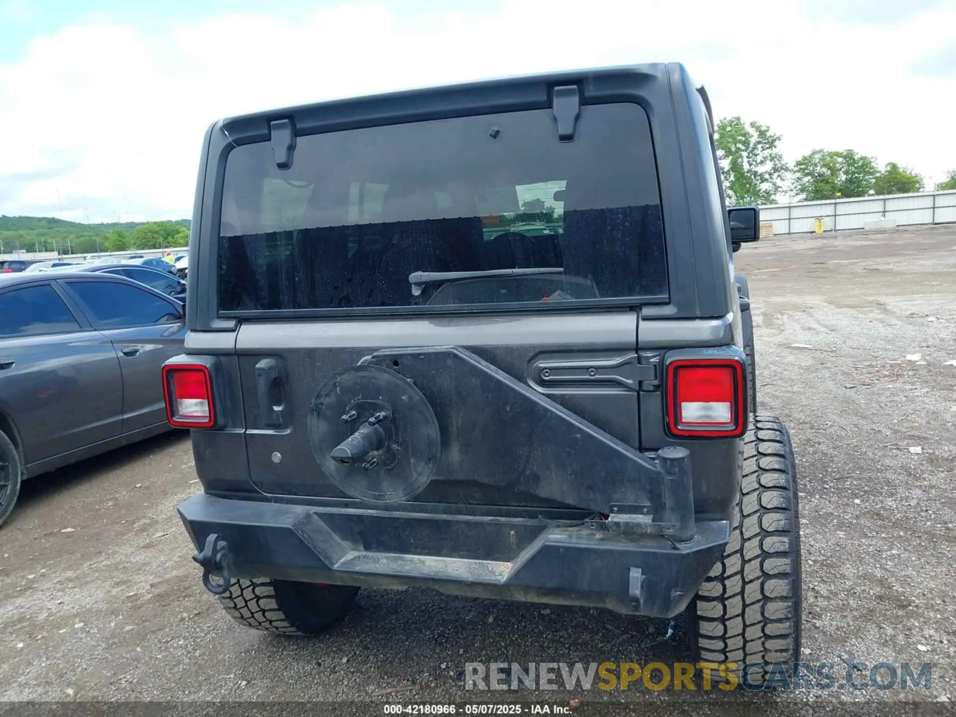 17 Photograph of a damaged car 1C4HJXDG9KW598816 JEEP WRANGLER UNLIMITED 2019