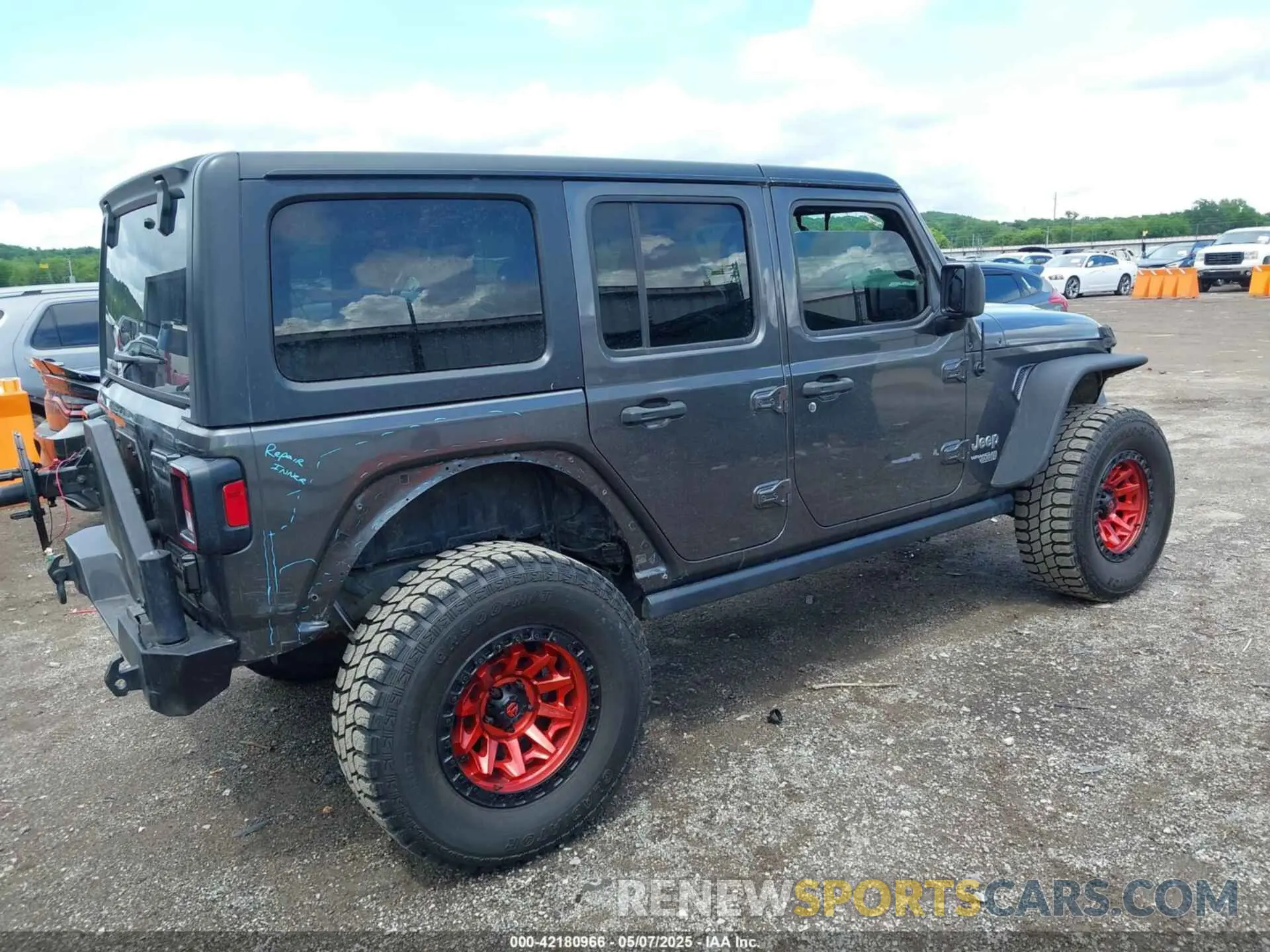 19 Photograph of a damaged car 1C4HJXDG9KW598816 JEEP WRANGLER UNLIMITED 2019