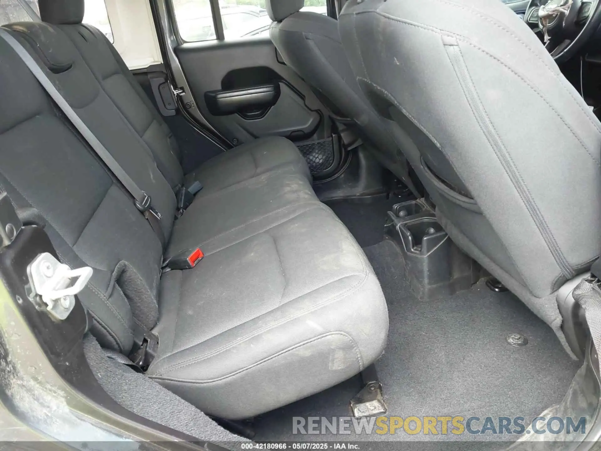 8 Photograph of a damaged car 1C4HJXDG9KW598816 JEEP WRANGLER UNLIMITED 2019