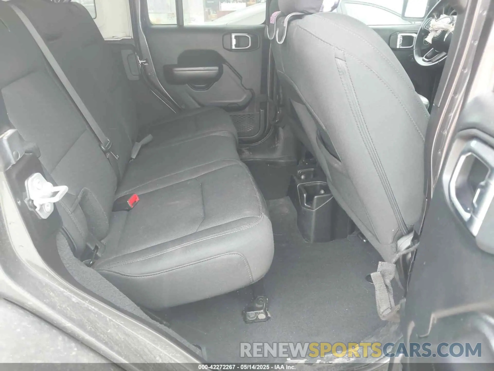 8 Photograph of a damaged car 1C4HJXDN3KW634644 JEEP WRANGLER UNLIMITED 2019