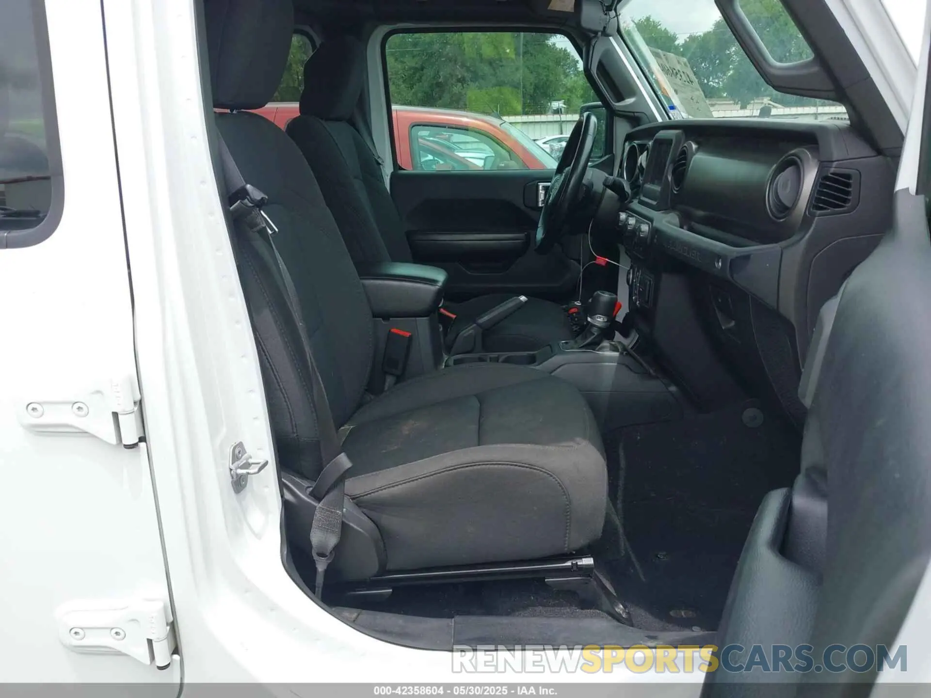 5 Photograph of a damaged car 1C4HJXDN3KW689739 JEEP WRANGLER UNLIMITED 2019