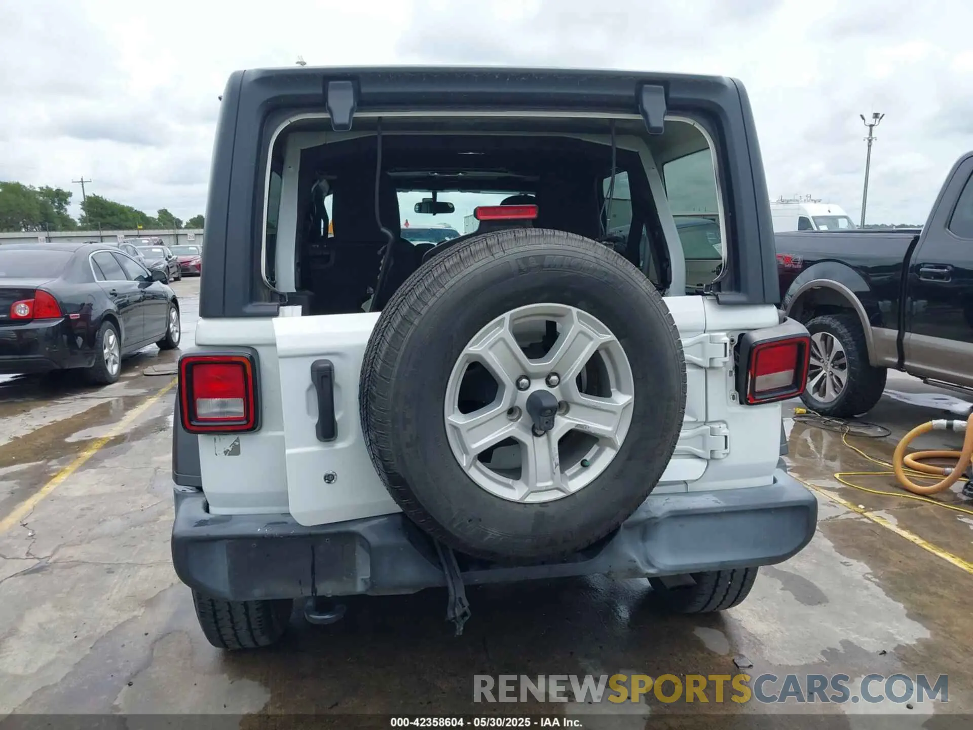 6 Photograph of a damaged car 1C4HJXDN3KW689739 JEEP WRANGLER UNLIMITED 2019