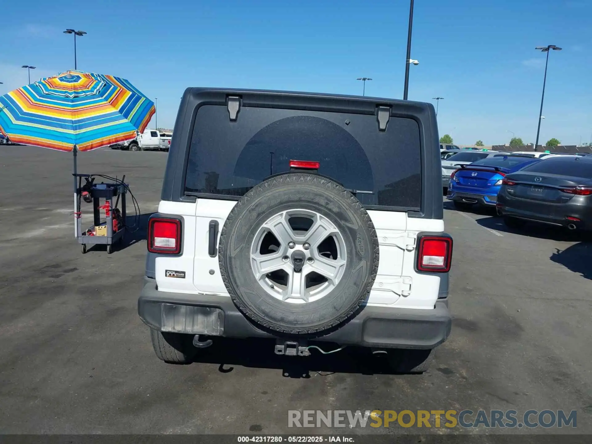 16 Photograph of a damaged car 1C4HJXDN4KW570520 JEEP WRANGLER UNLIMITED 2019