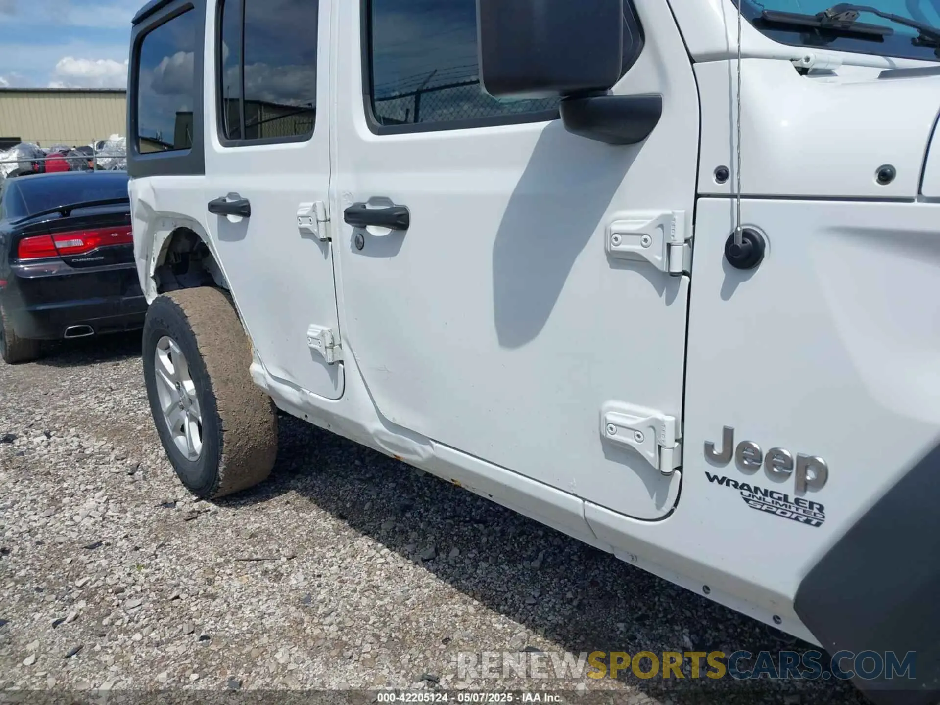 18 Photograph of a damaged car 1C4HJXDN5KW618297 JEEP WRANGLER UNLIMITED 2019