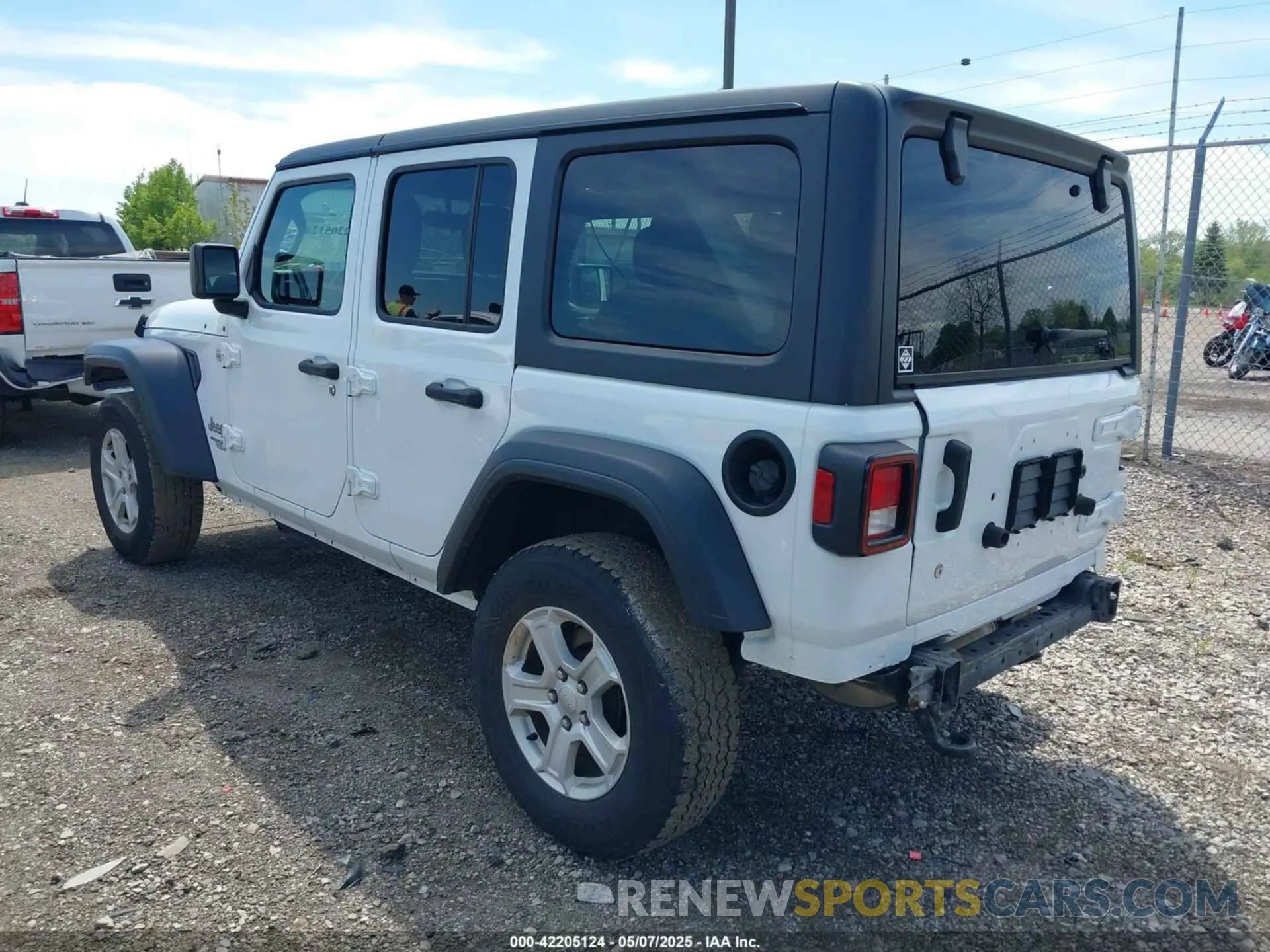 3 Photograph of a damaged car 1C4HJXDN5KW618297 JEEP WRANGLER UNLIMITED 2019