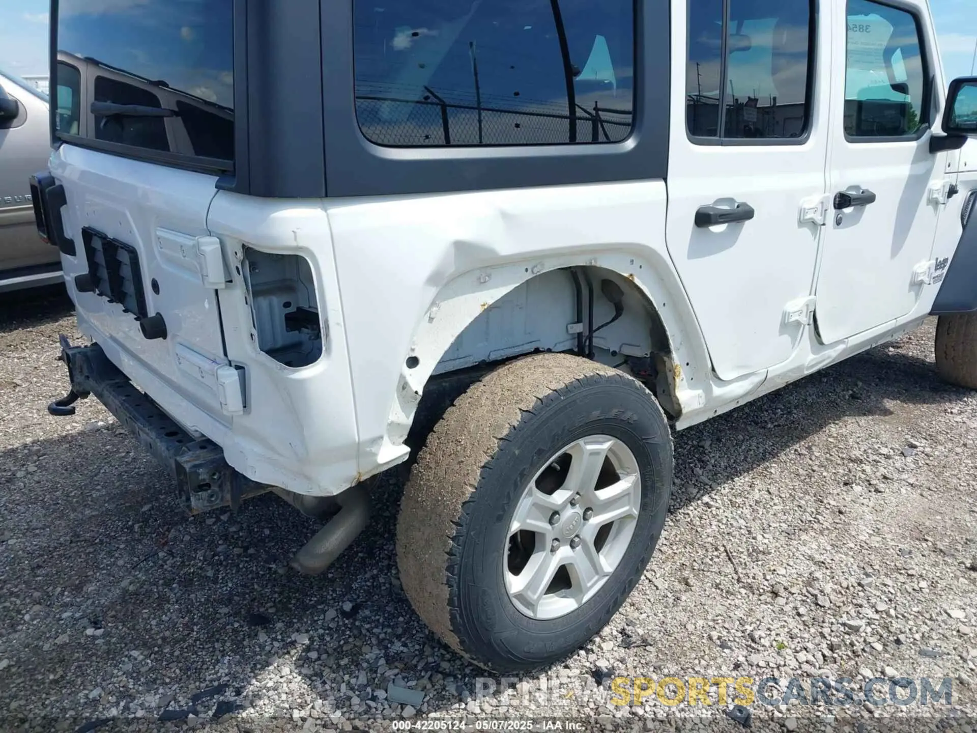 6 Photograph of a damaged car 1C4HJXDN5KW618297 JEEP WRANGLER UNLIMITED 2019