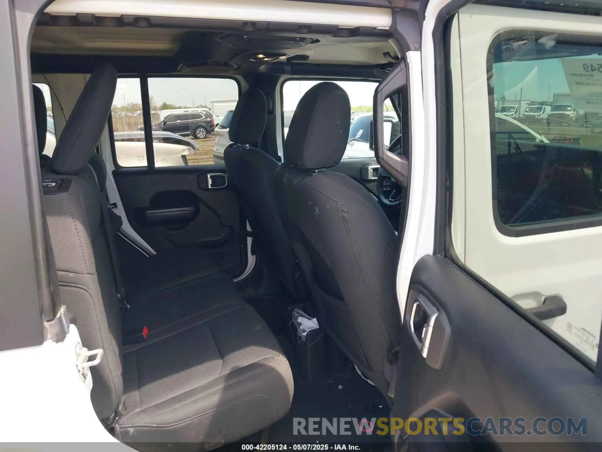 8 Photograph of a damaged car 1C4HJXDN5KW618297 JEEP WRANGLER UNLIMITED 2019