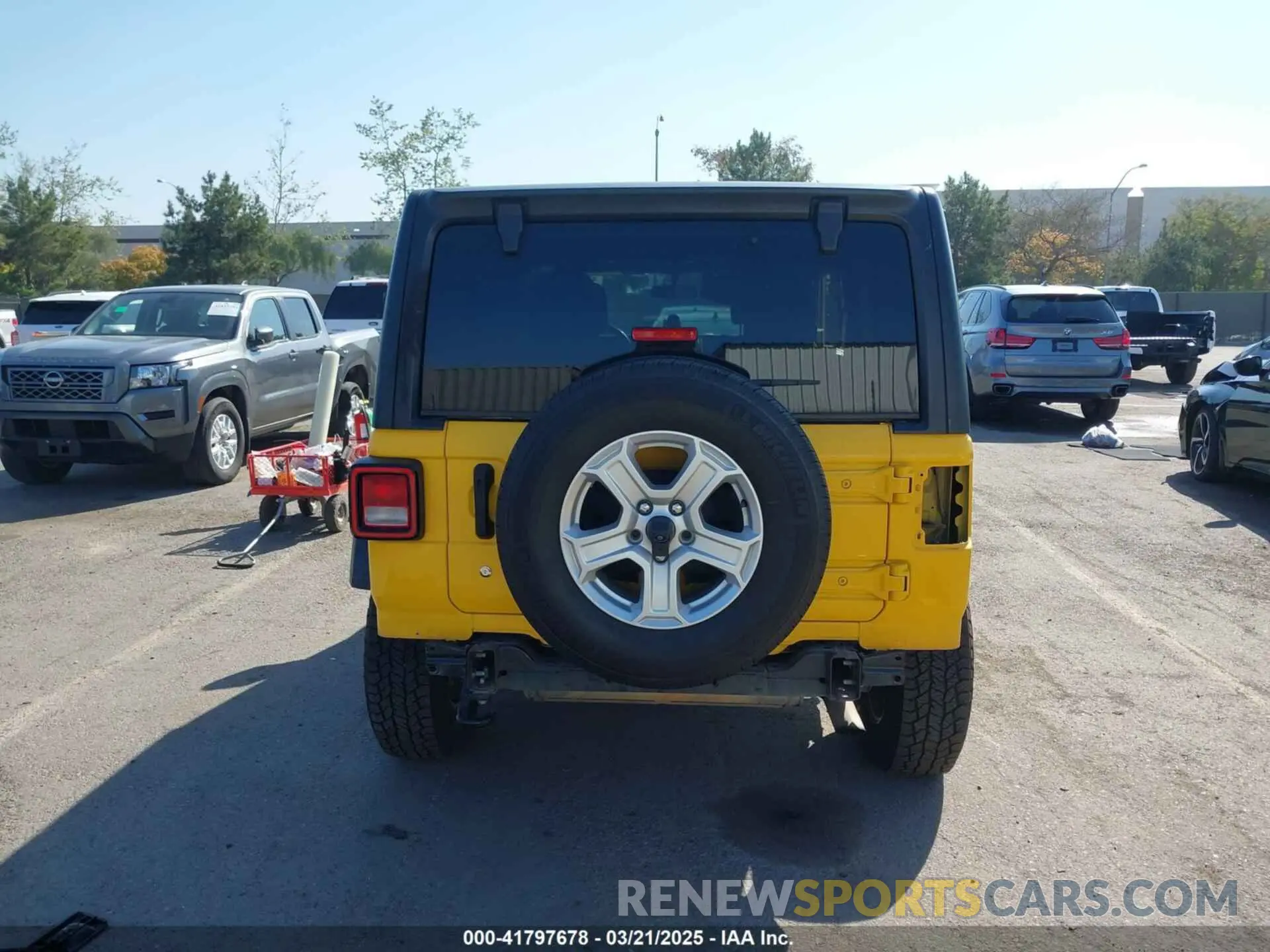 17 Photograph of a damaged car 1C4HJXDN6KW593281 JEEP WRANGLER UNLIMITED 2019