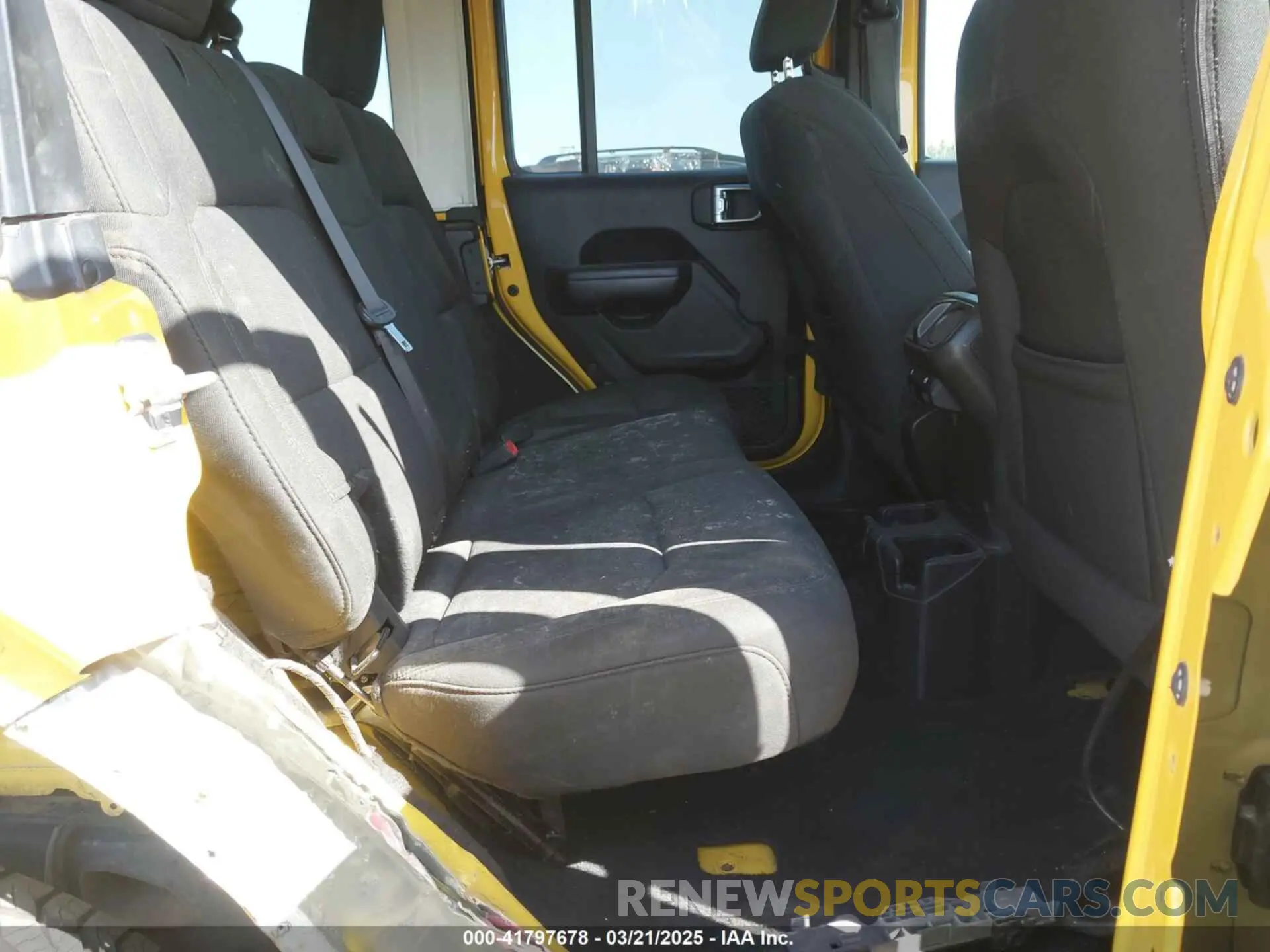 8 Photograph of a damaged car 1C4HJXDN6KW593281 JEEP WRANGLER UNLIMITED 2019