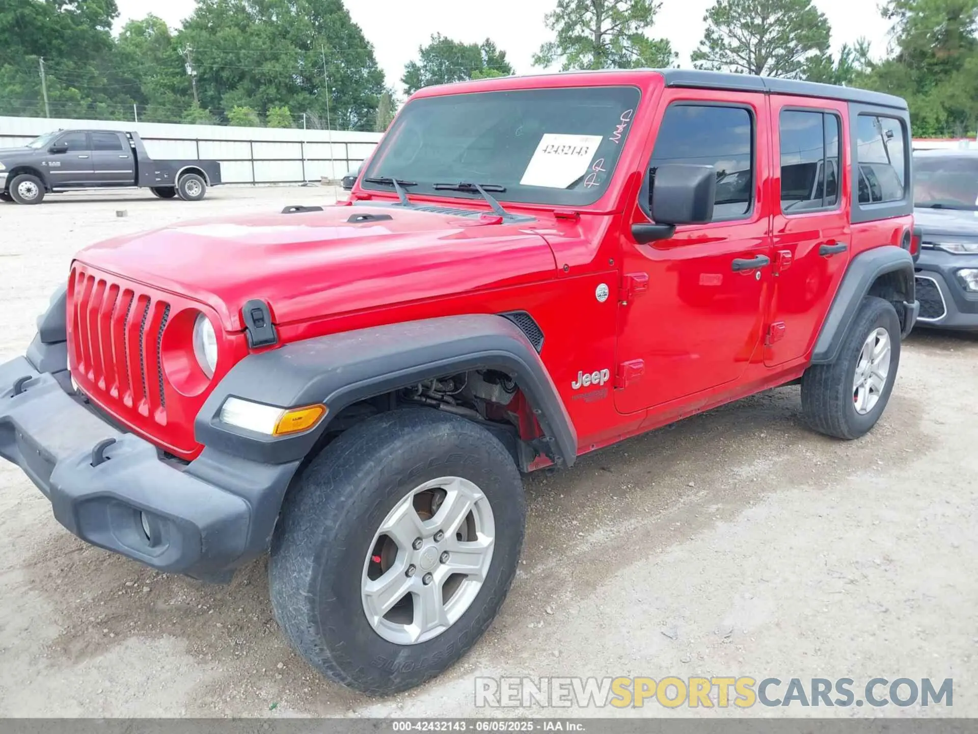 2 Photograph of a damaged car 1C4HJXDN6KW639739 JEEP WRANGLER UNLIMITED 2019