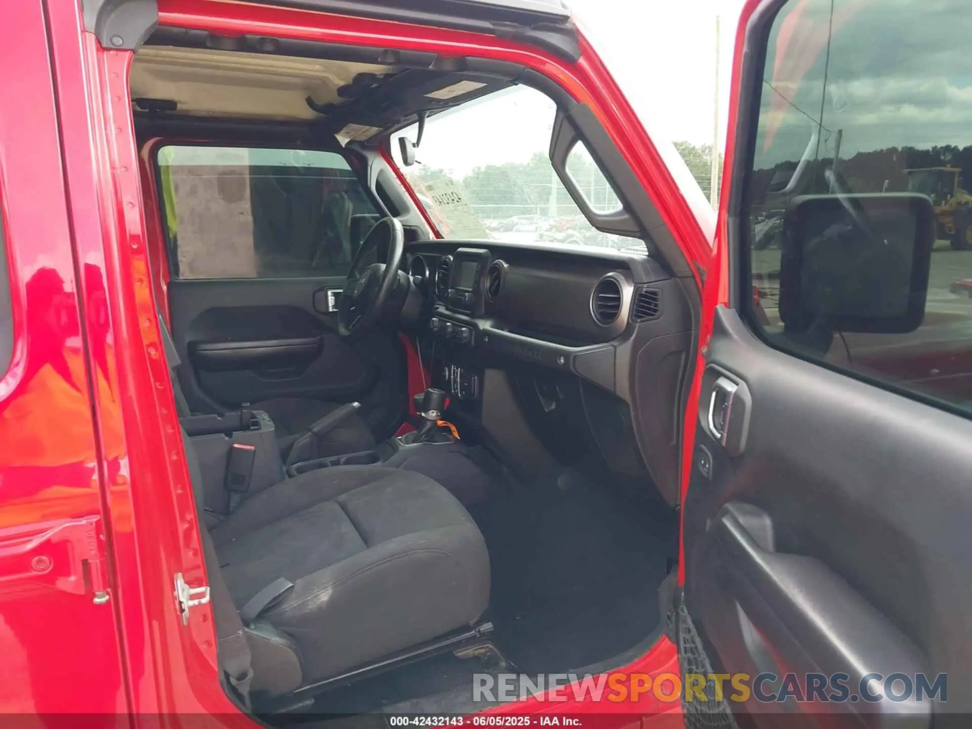 5 Photograph of a damaged car 1C4HJXDN6KW639739 JEEP WRANGLER UNLIMITED 2019