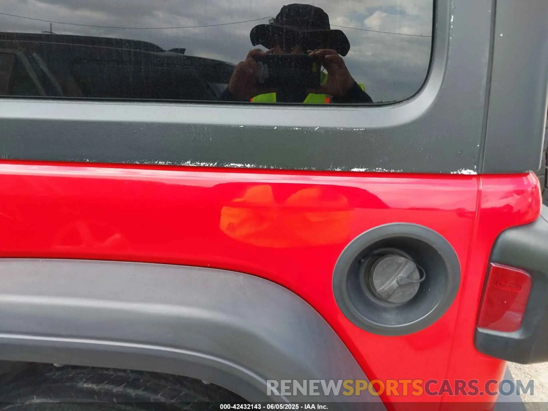 6 Photograph of a damaged car 1C4HJXDN6KW639739 JEEP WRANGLER UNLIMITED 2019
