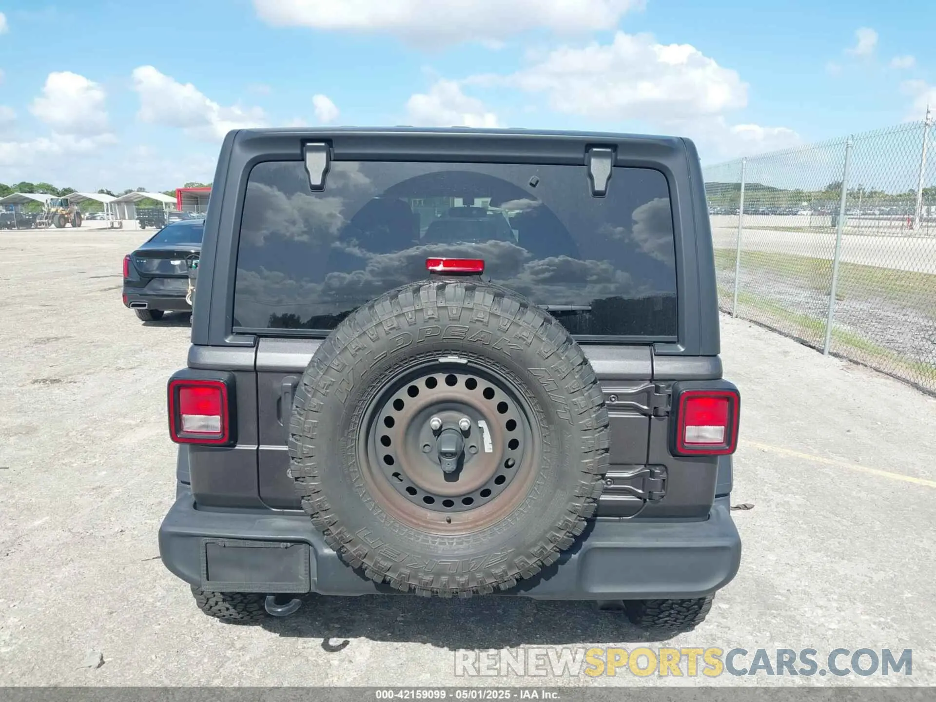 17 Photograph of a damaged car 1C4HJXDN9KW636592 JEEP WRANGLER UNLIMITED 2019