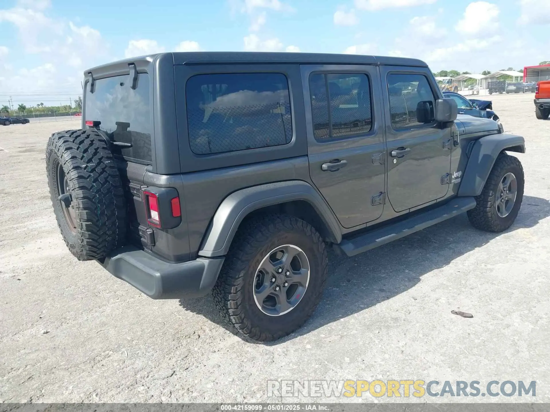 4 Photograph of a damaged car 1C4HJXDN9KW636592 JEEP WRANGLER UNLIMITED 2019