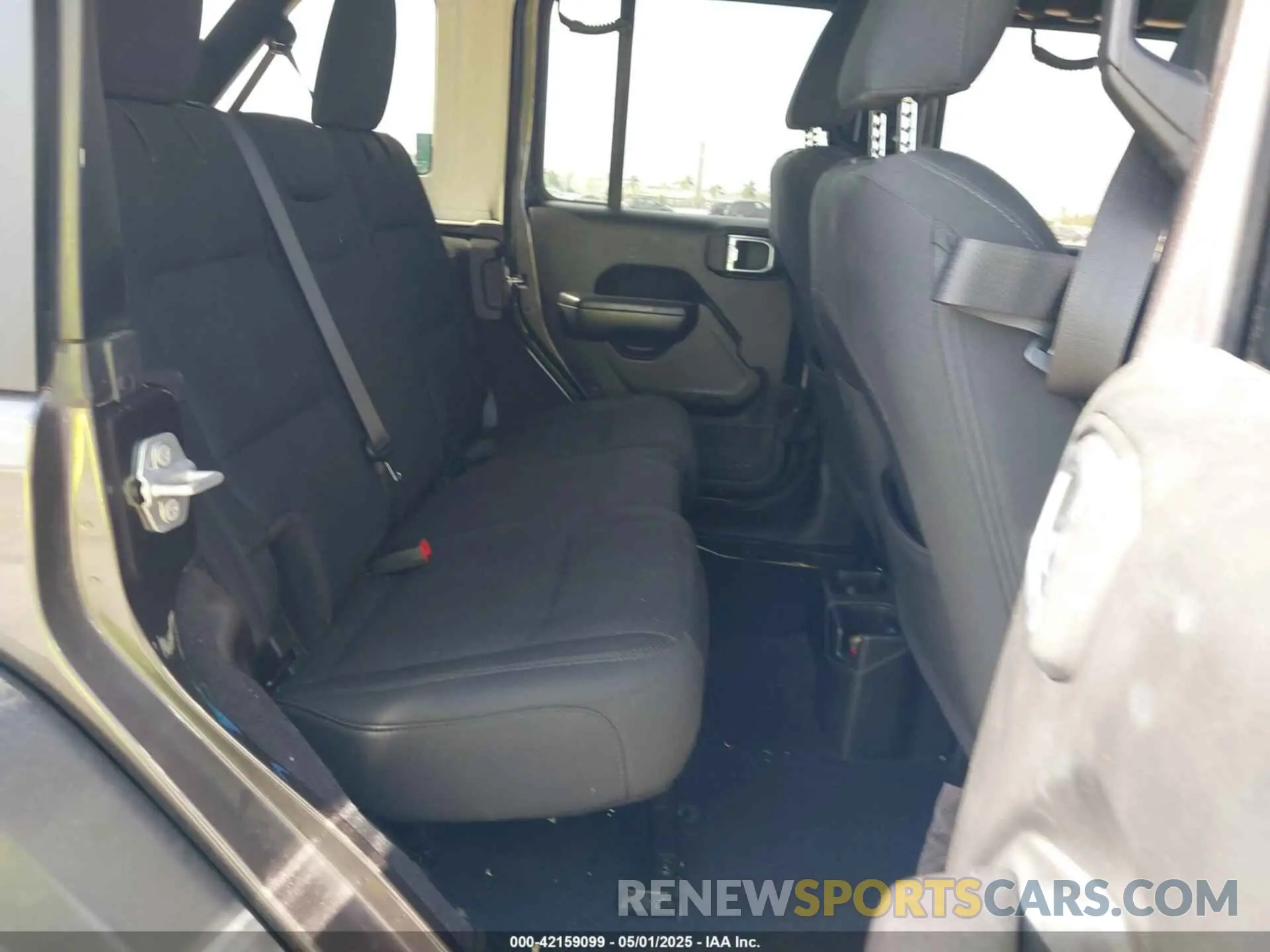 8 Photograph of a damaged car 1C4HJXDN9KW636592 JEEP WRANGLER UNLIMITED 2019