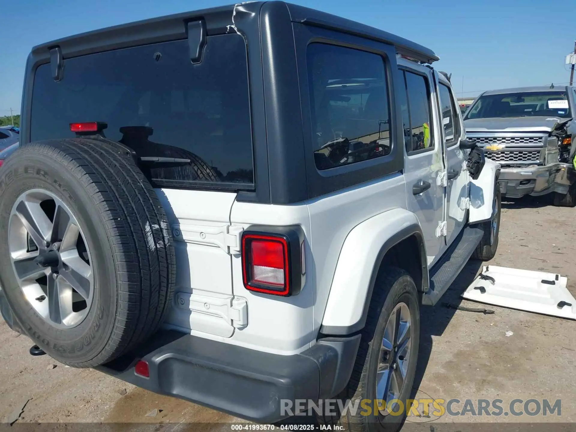 4 Photograph of a damaged car 1C4HJXEG0KW577917 JEEP WRANGLER UNLIMITED 2019