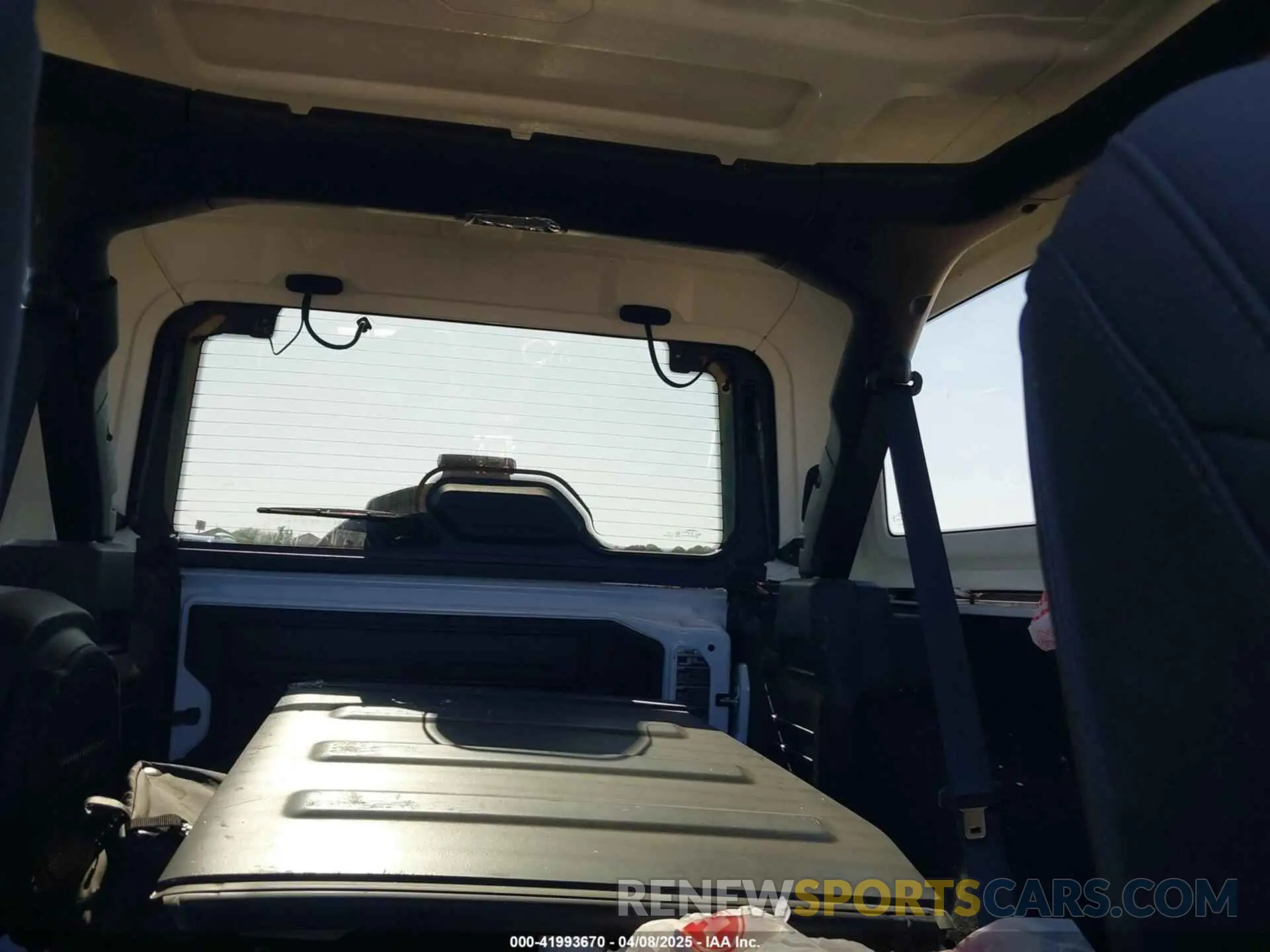 8 Photograph of a damaged car 1C4HJXEG0KW577917 JEEP WRANGLER UNLIMITED 2019