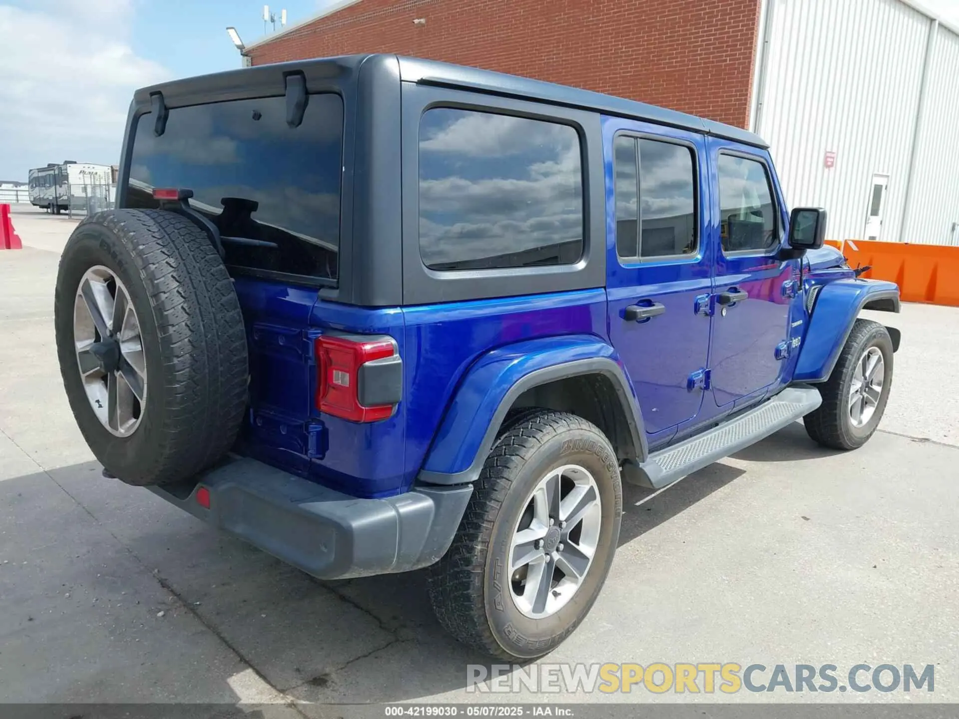 4 Photograph of a damaged car 1C4HJXEG2KW501485 JEEP WRANGLER UNLIMITED 2019